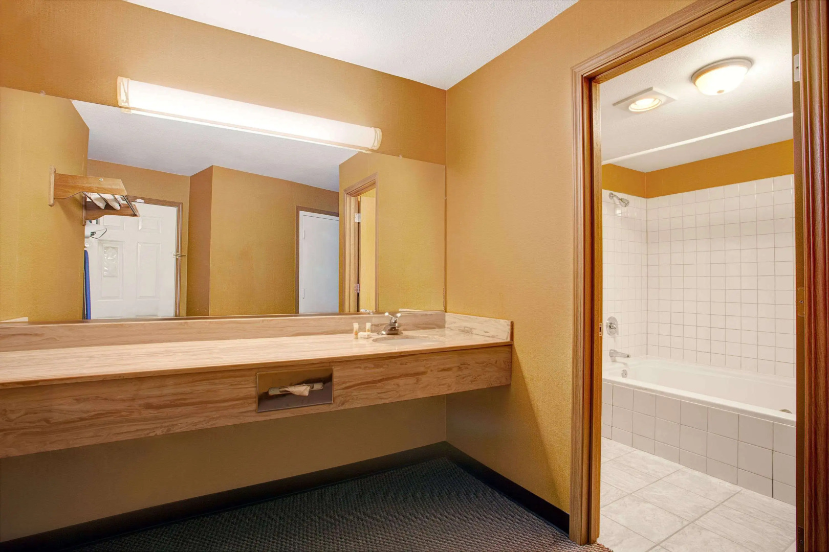 Days Inn by Wyndham Federal Way