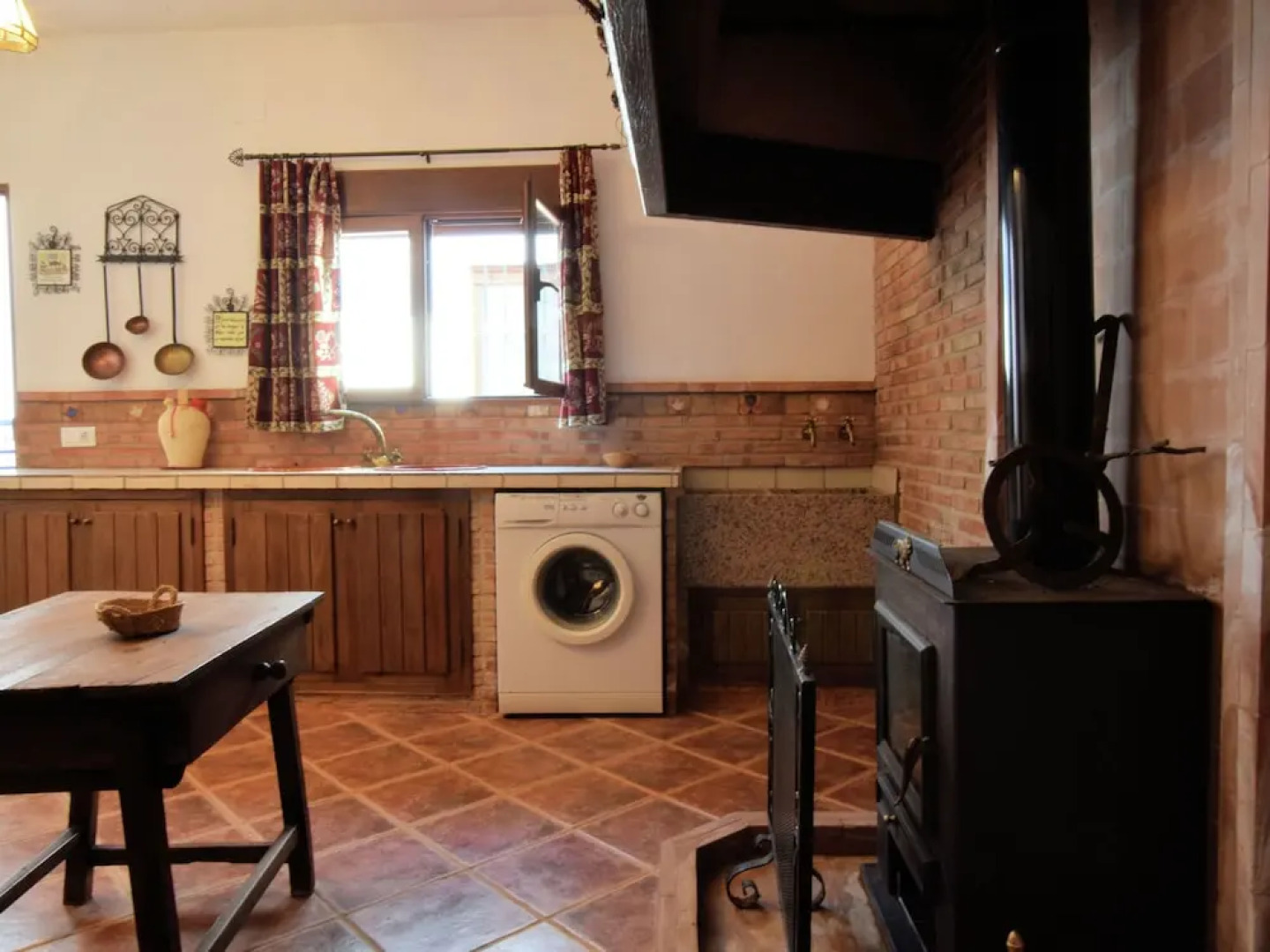 Rustic House With Swimming Pool, Beautifully Situated in Priego de Còrdoba