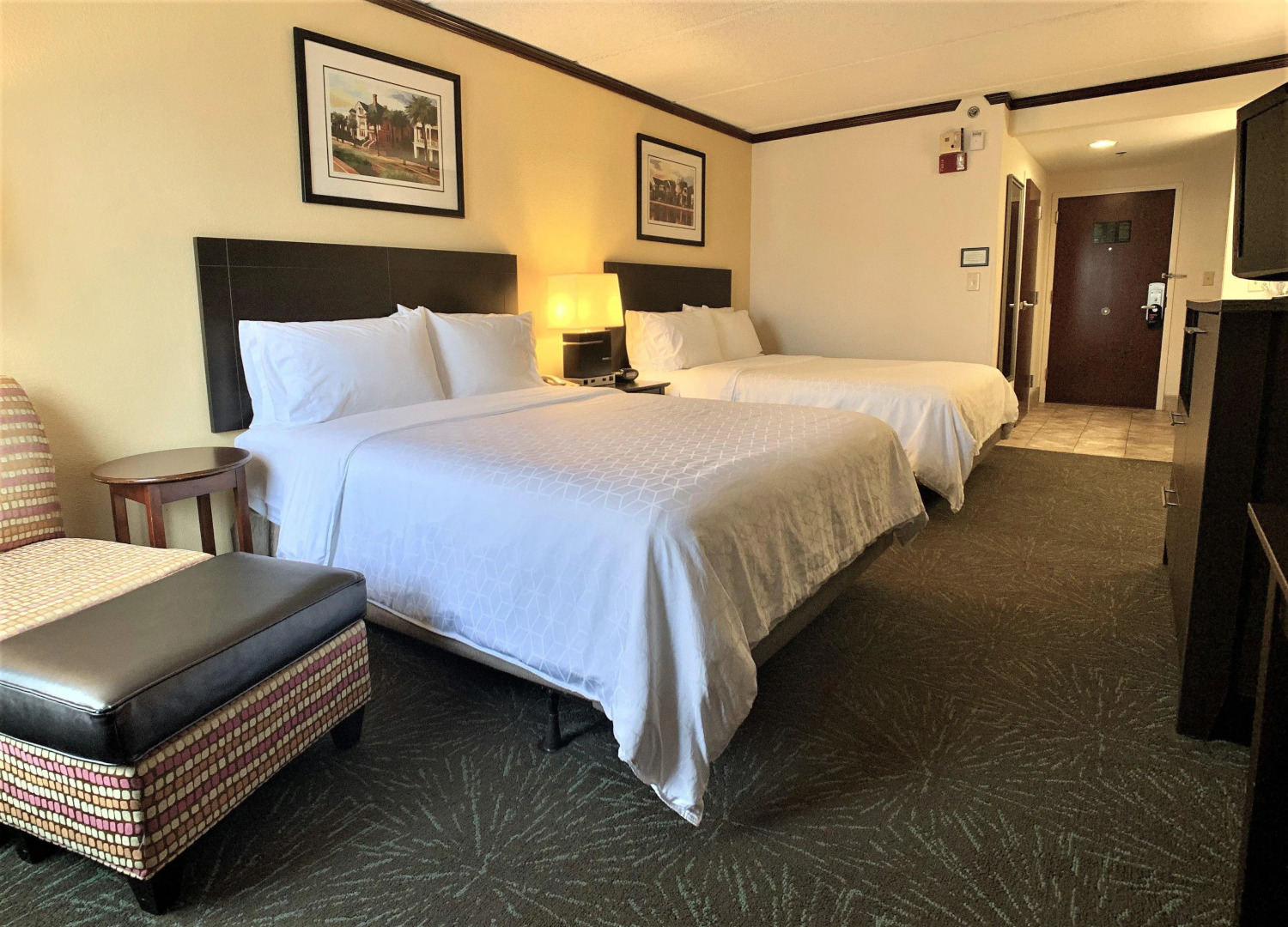 Holiday Inn Express & Suites Charleston - Northwoods by IHG