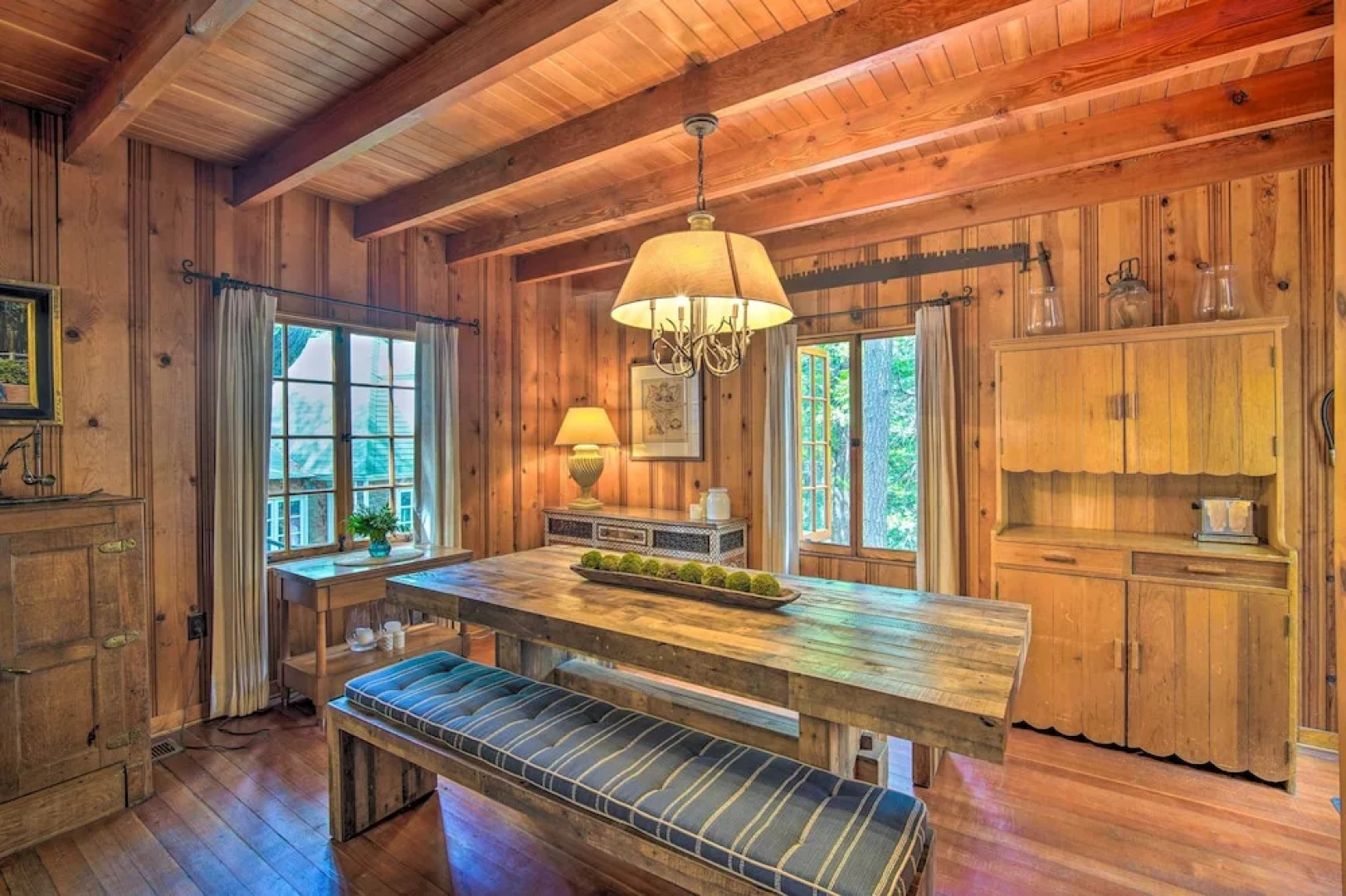 Vintage Lake Arrowhead Cabin - Walk to Lake!