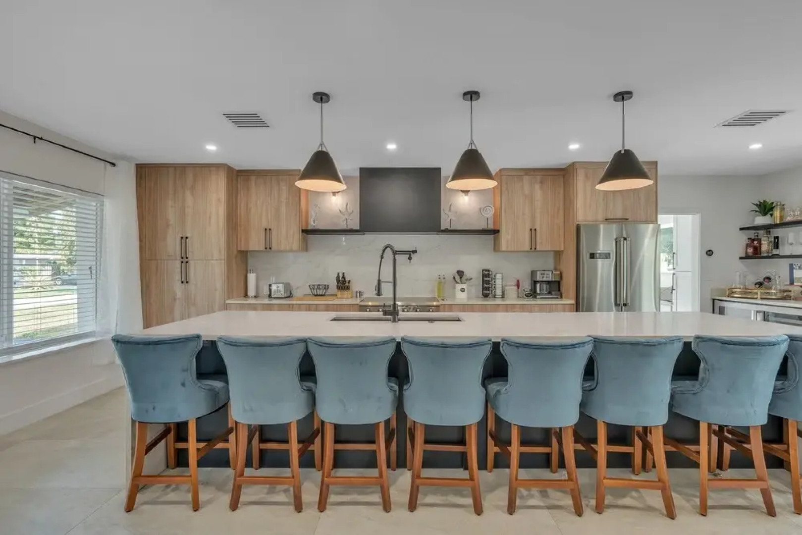 Casa Cervo - Stunning Home In Great Location, Walkable To Restaurants, Shopping, And The Beach! 4 Bedroom Home by Redawning