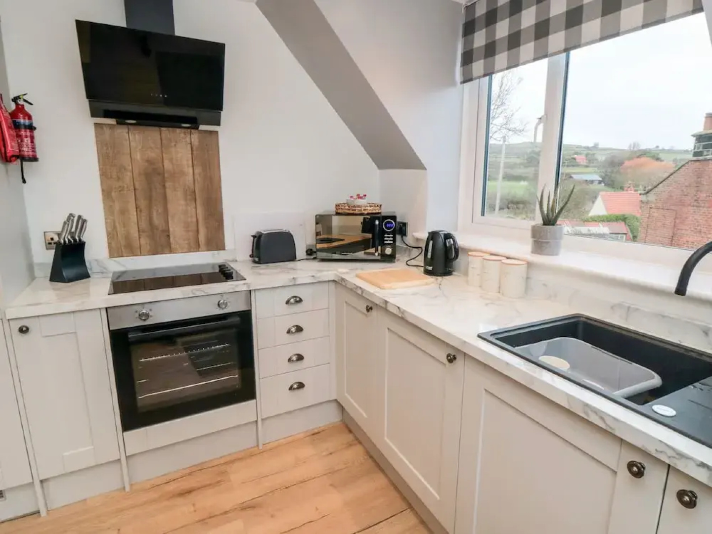 4 Maypole Green