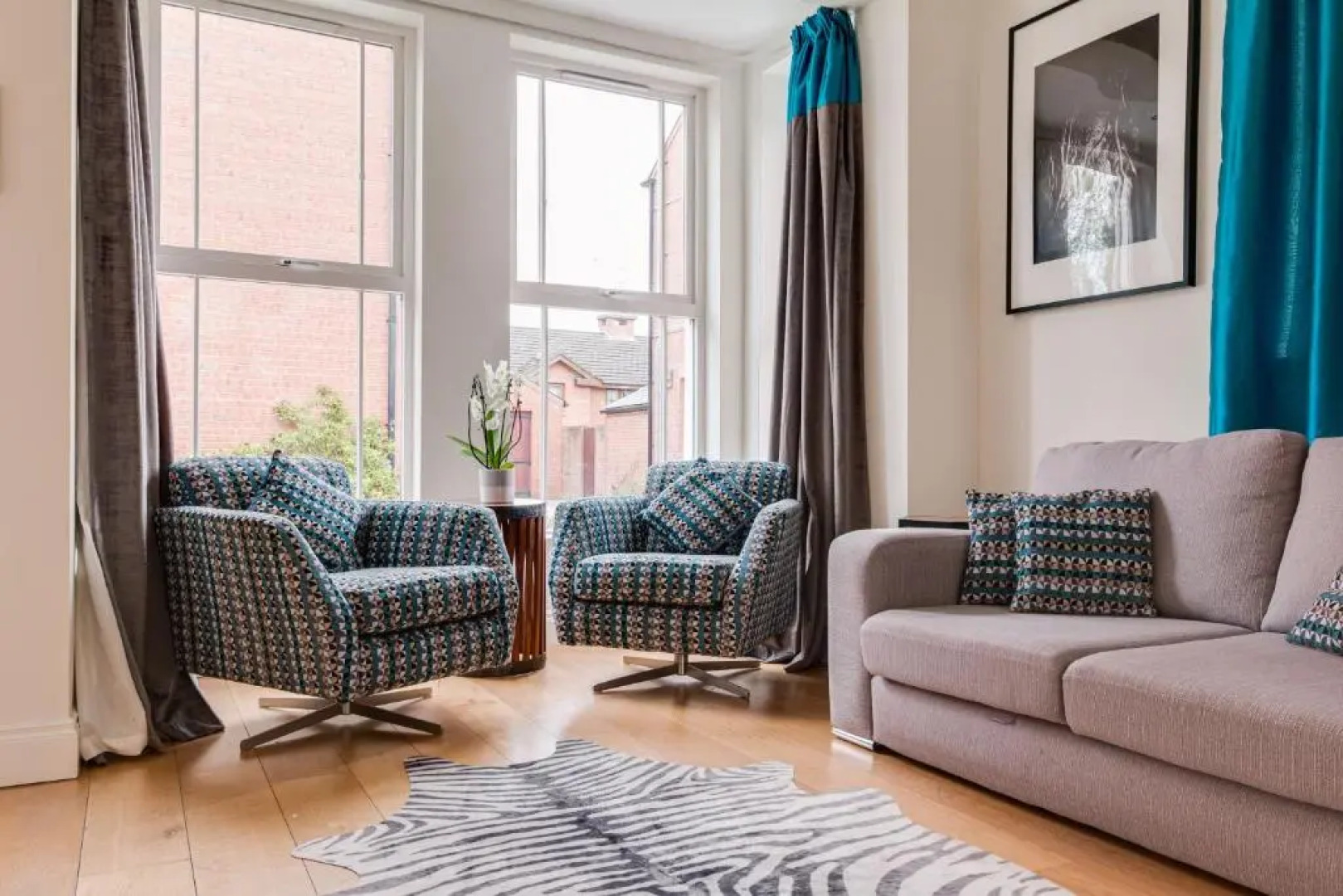 Modern, luxury suites with private bathrooms close to city centre