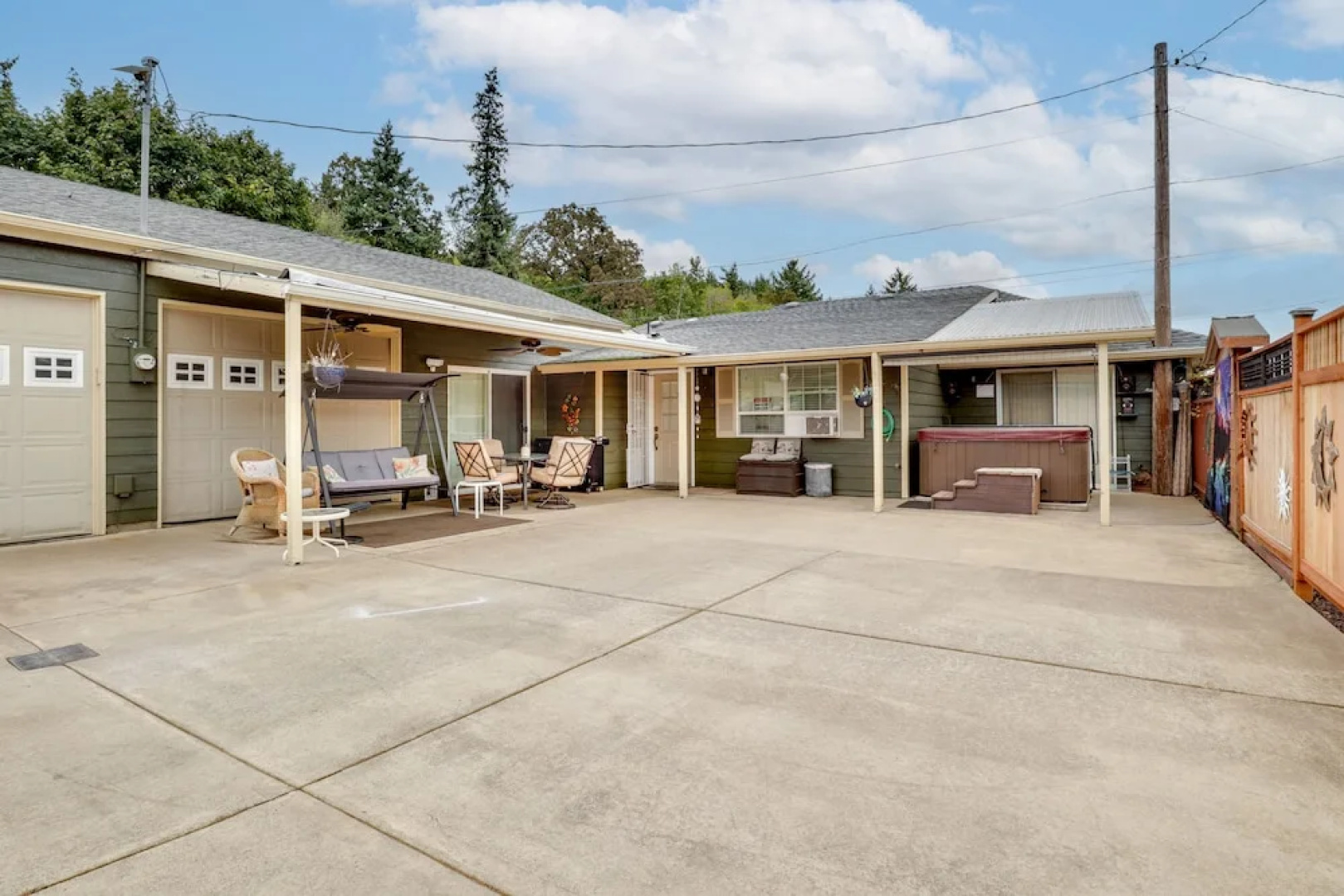 Salem Getaway w/ Hot Tub Near Parks & Boating!