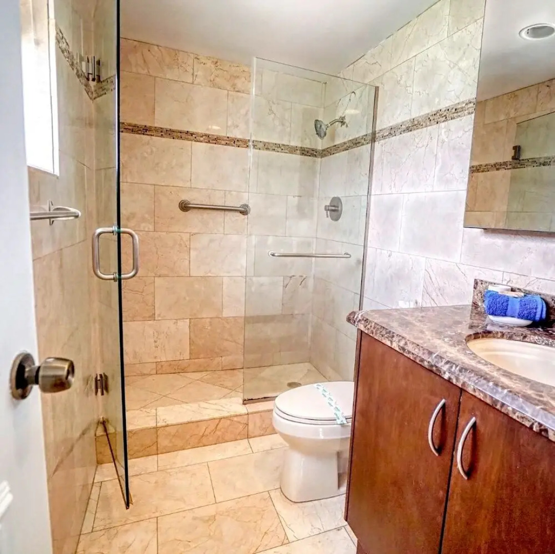 The Tides on Hollywood