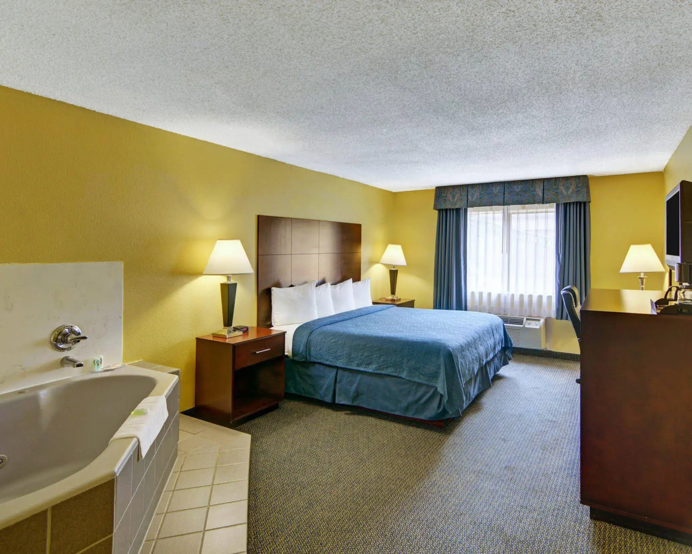 Quality Inn & Suites Grand Prairie South