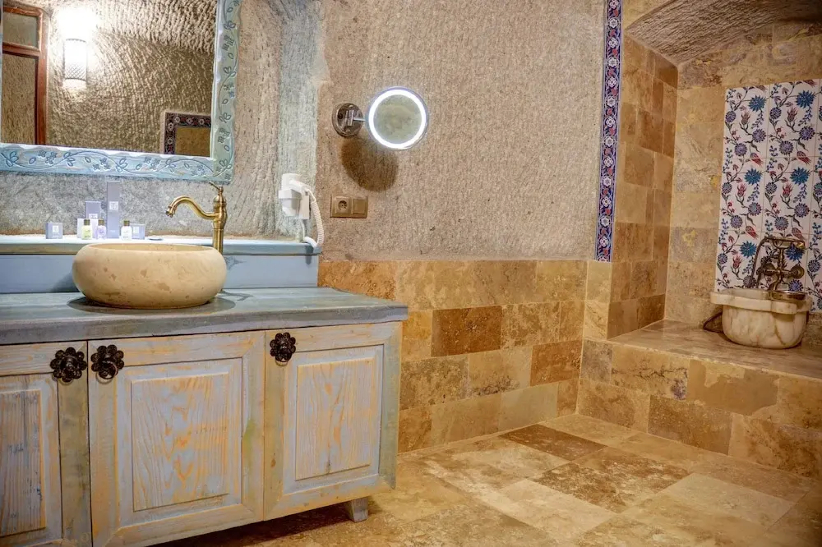 Nar-I Ask Cave Hotel