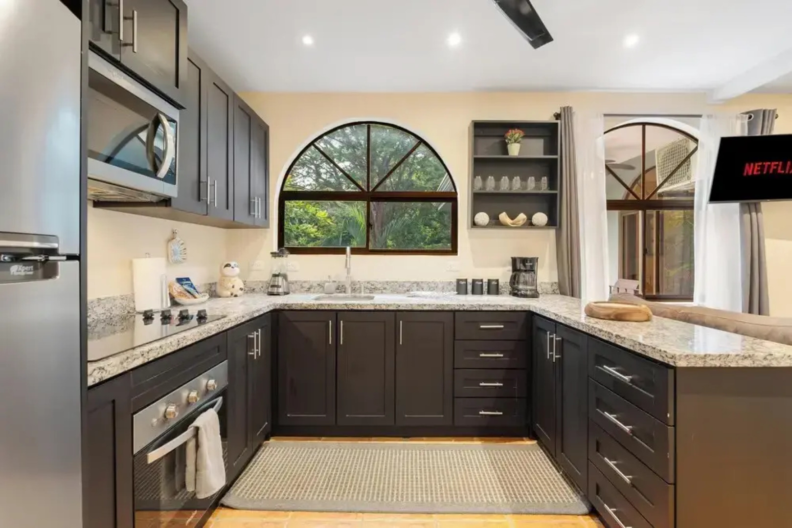 Suite 3 - Jaguar Beach & Pool 2 BR Condo