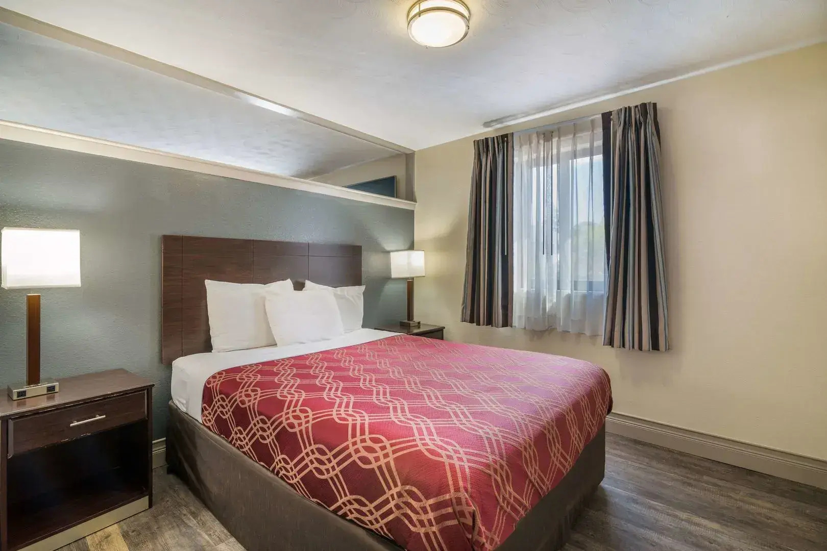 Howard Johnson by Wyndham Malden Boston Area