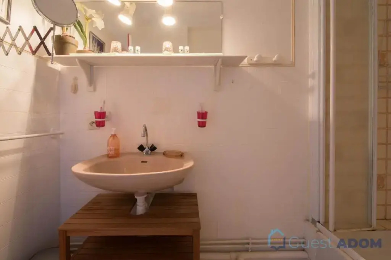 Studio les pieds dans l'eau bord de mer