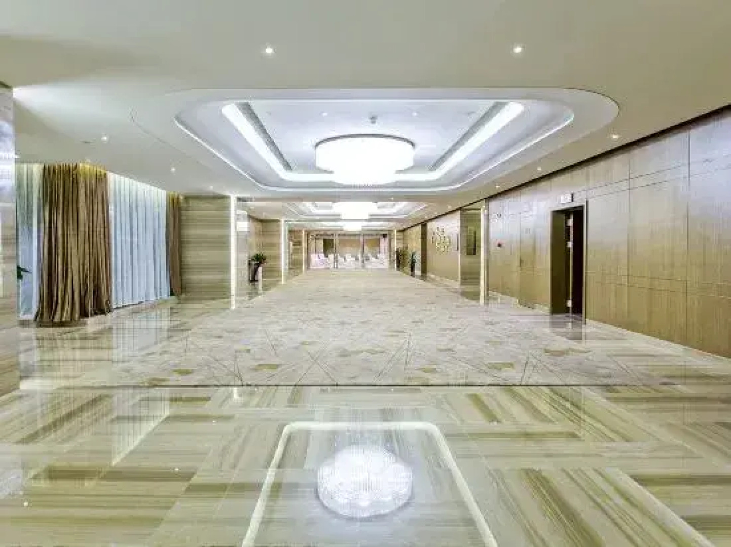 Yingtang Fontainebleau Hotel