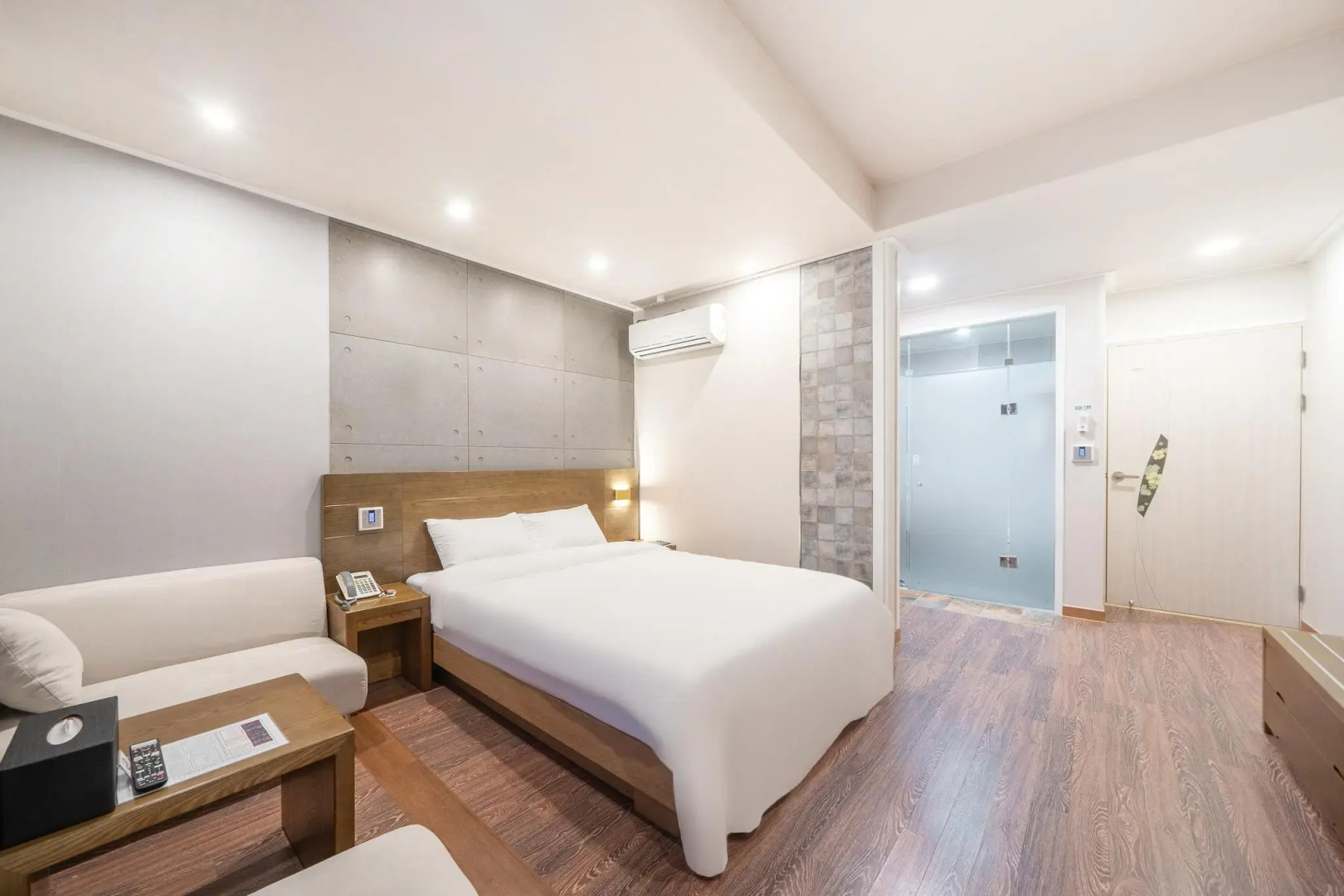 The 7 Business Hotel