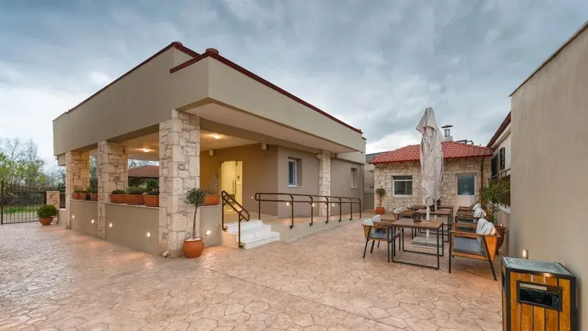 Lagaria Hotel & Apartments