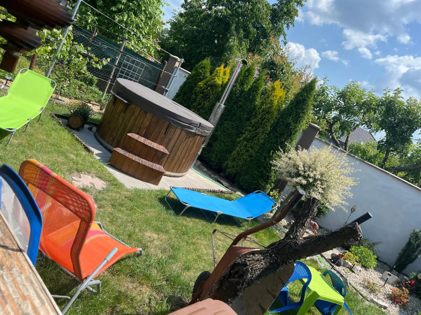 Priestranný dom v tichej časti mesta Levice.