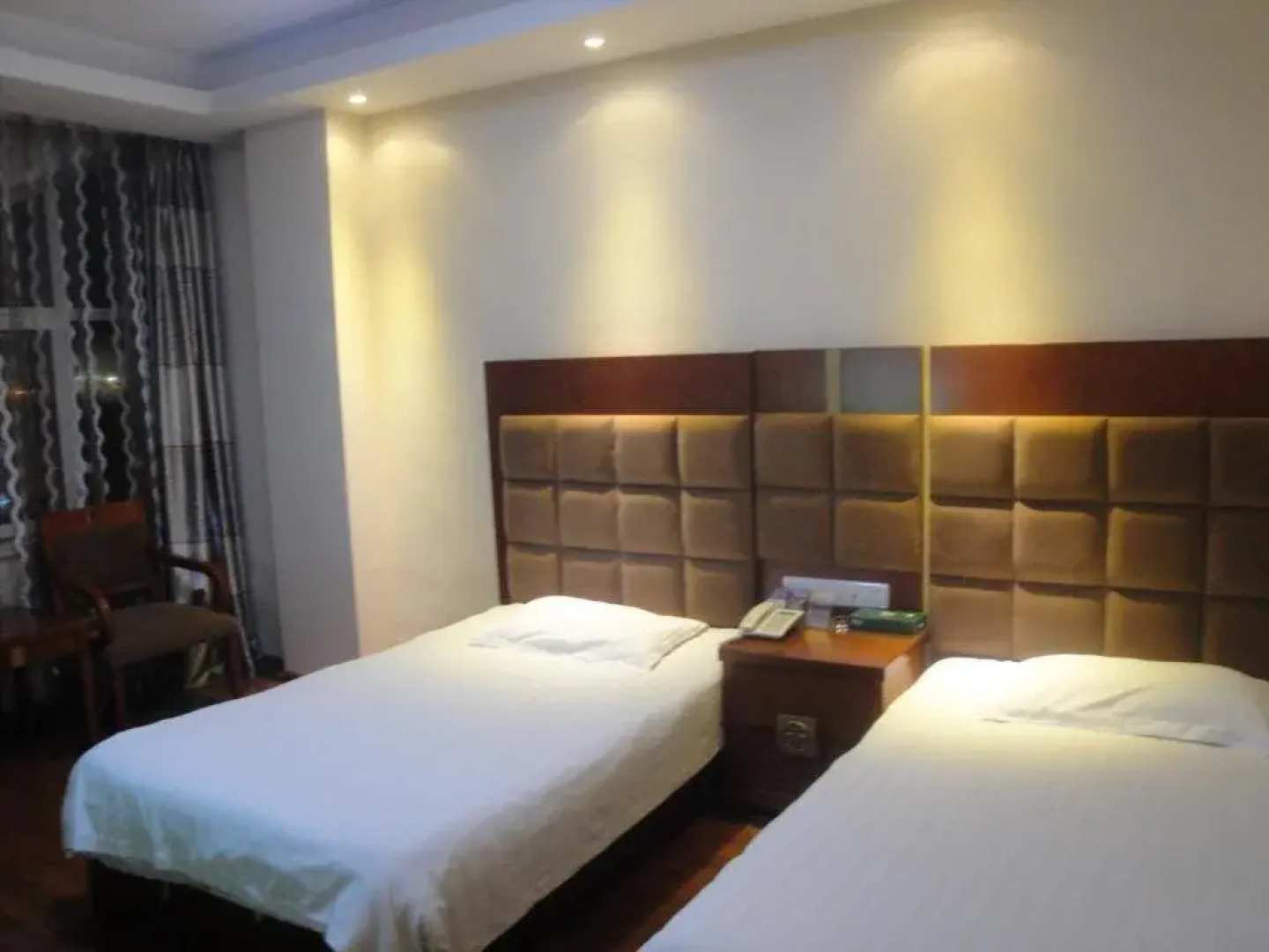 Mudanjiang Wan Zai Business Hotel