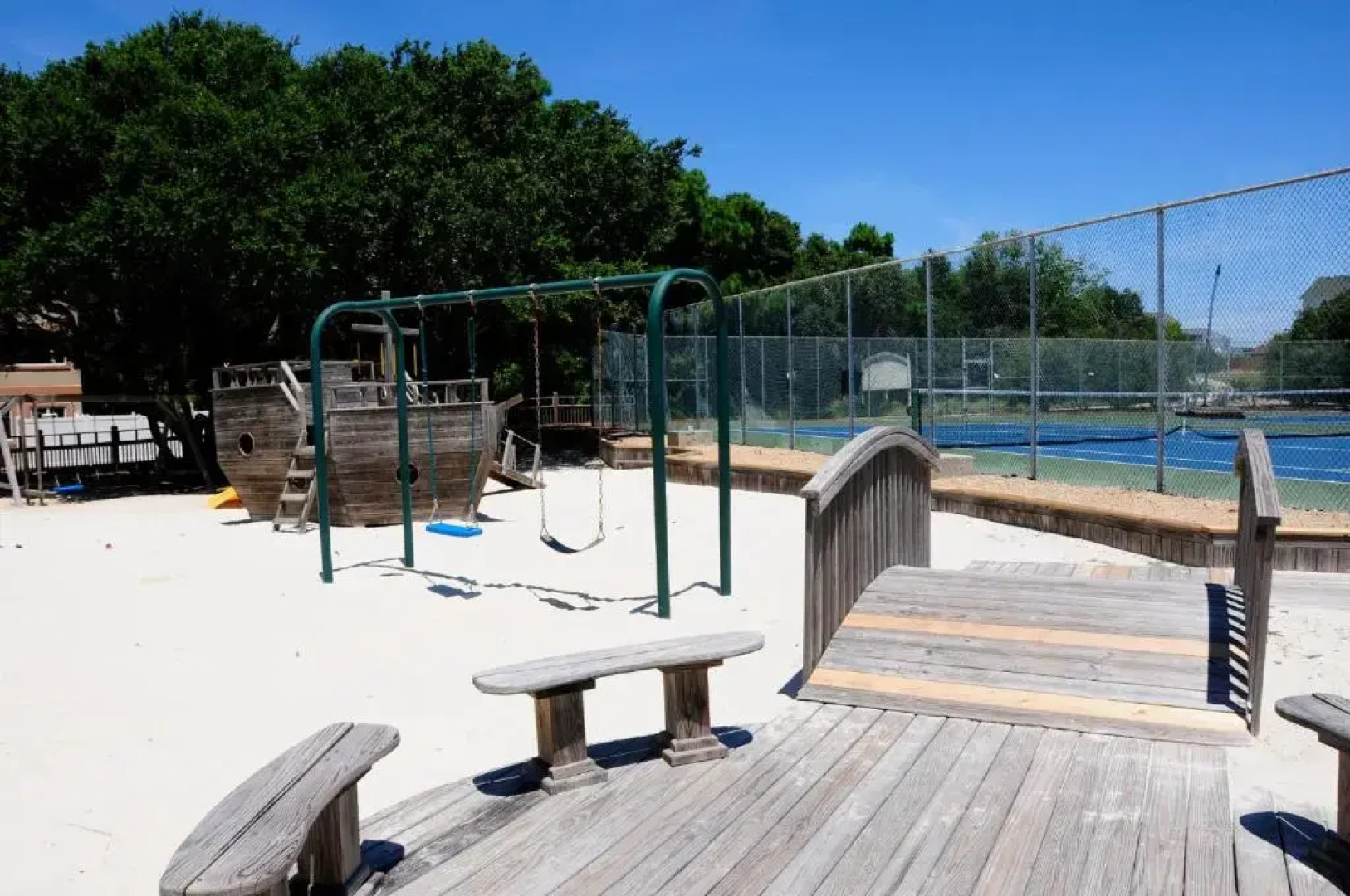 1472 Drifting Sands 3 Min Drive to Beach