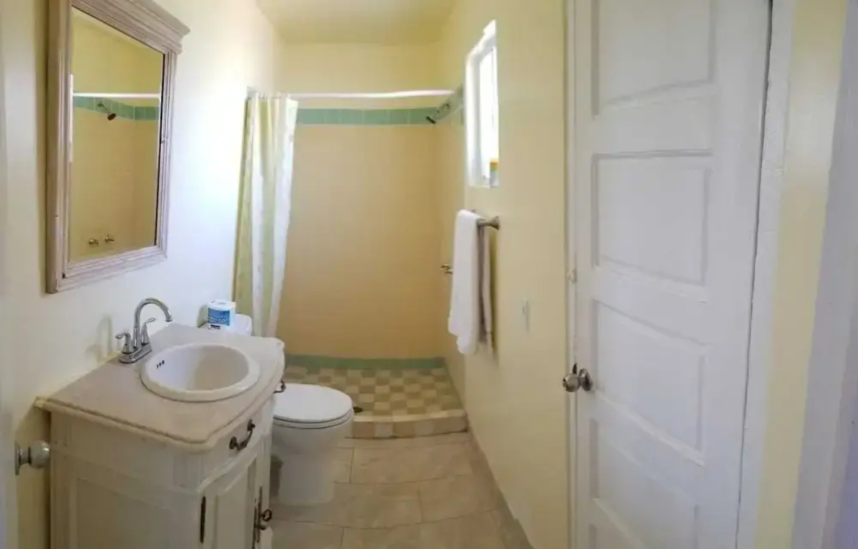 De Alamo Hostile - Hostel