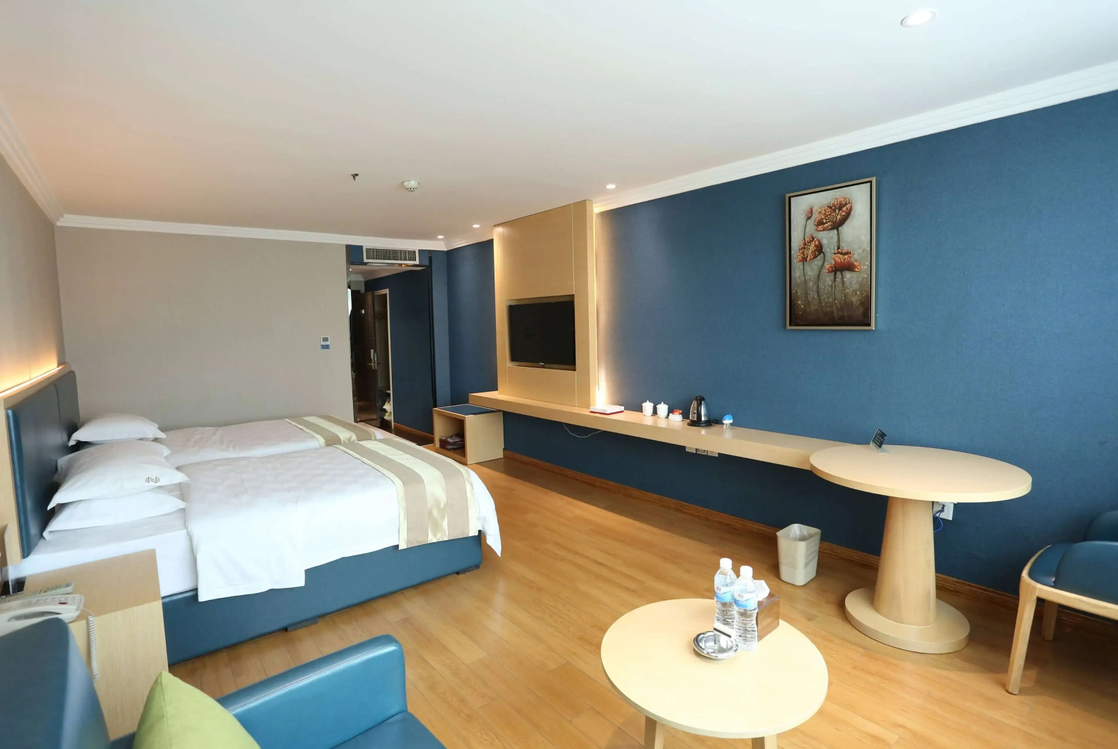 Ramada by Wyndham Encore Kaili West