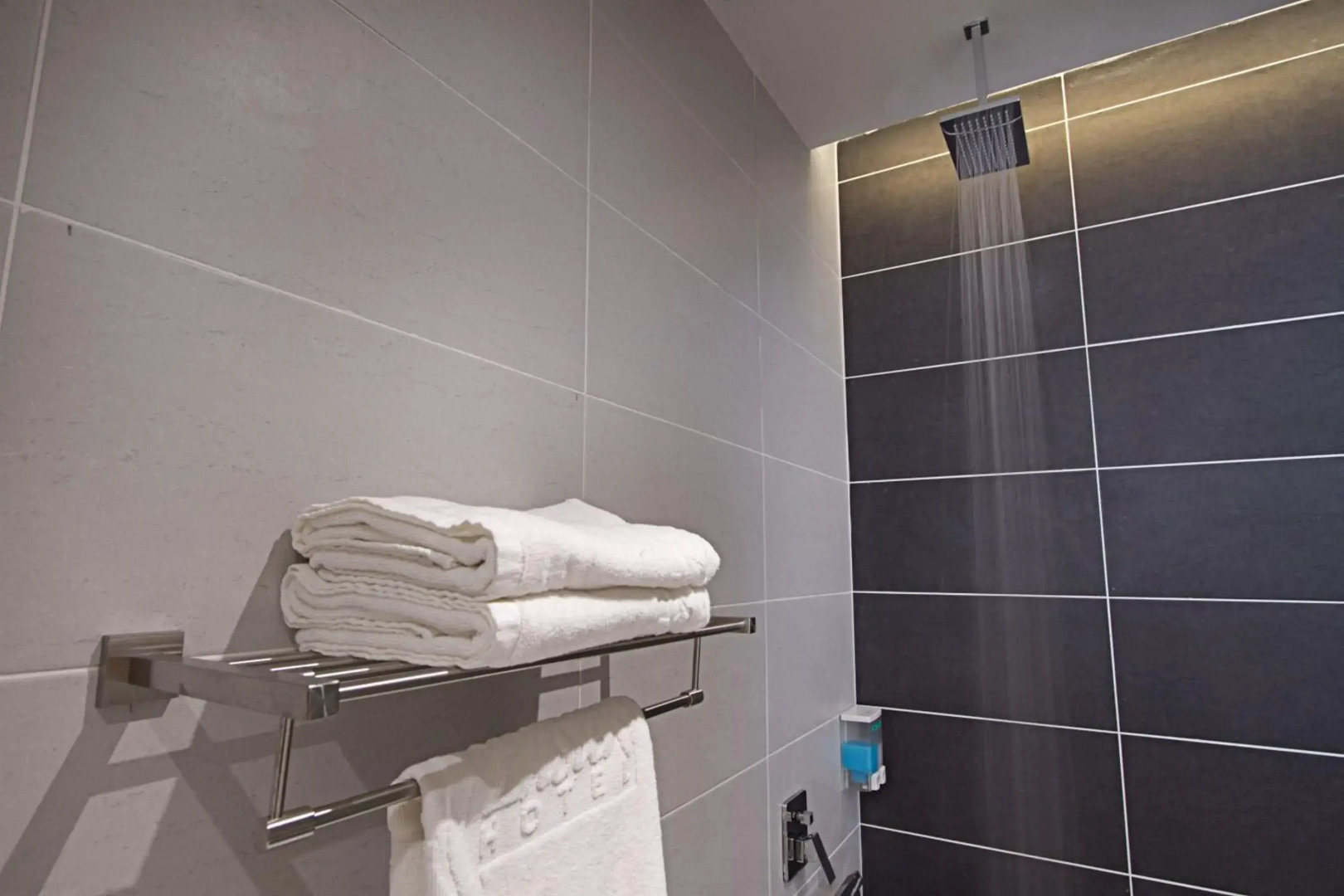 Sri Enstek Hotel - KLIA