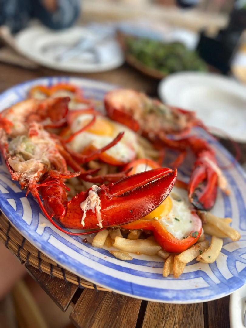 Ron De Mar #3 modern room