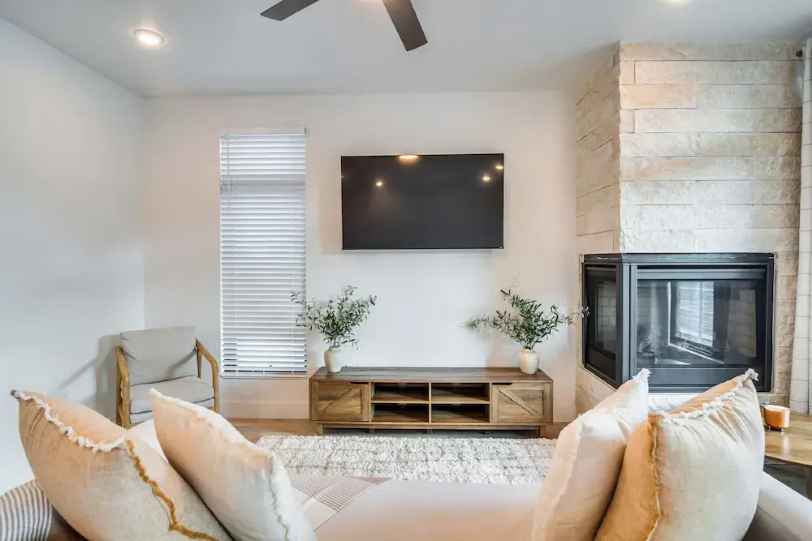 3 Mi to Lake Dillon: Condo Near Shops & Eats!