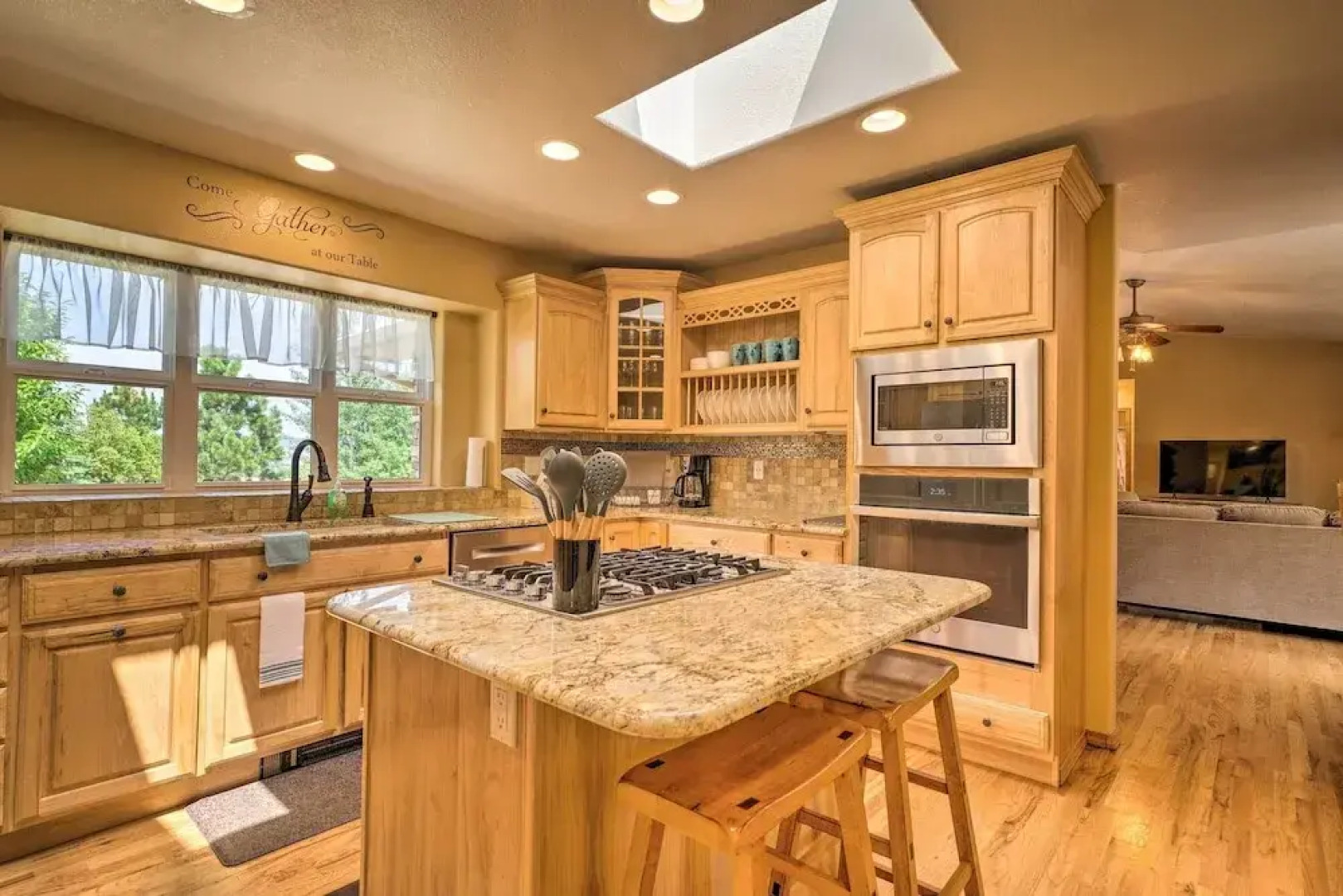 Monument Getaway w/ Hot Tub, 12 Mi to Usaf Academy