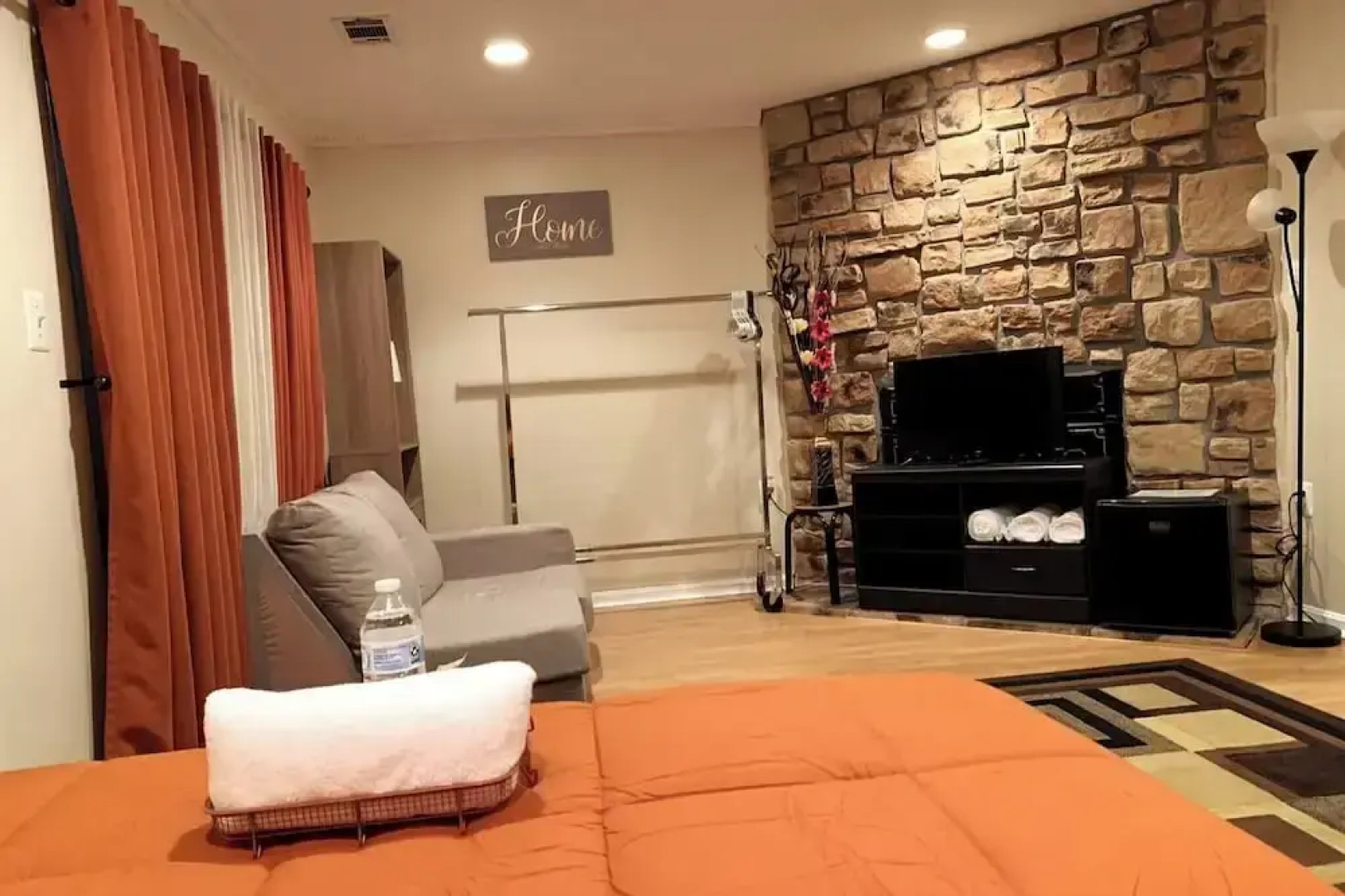 Room in House - The Modern Gem Furnished Bedroom