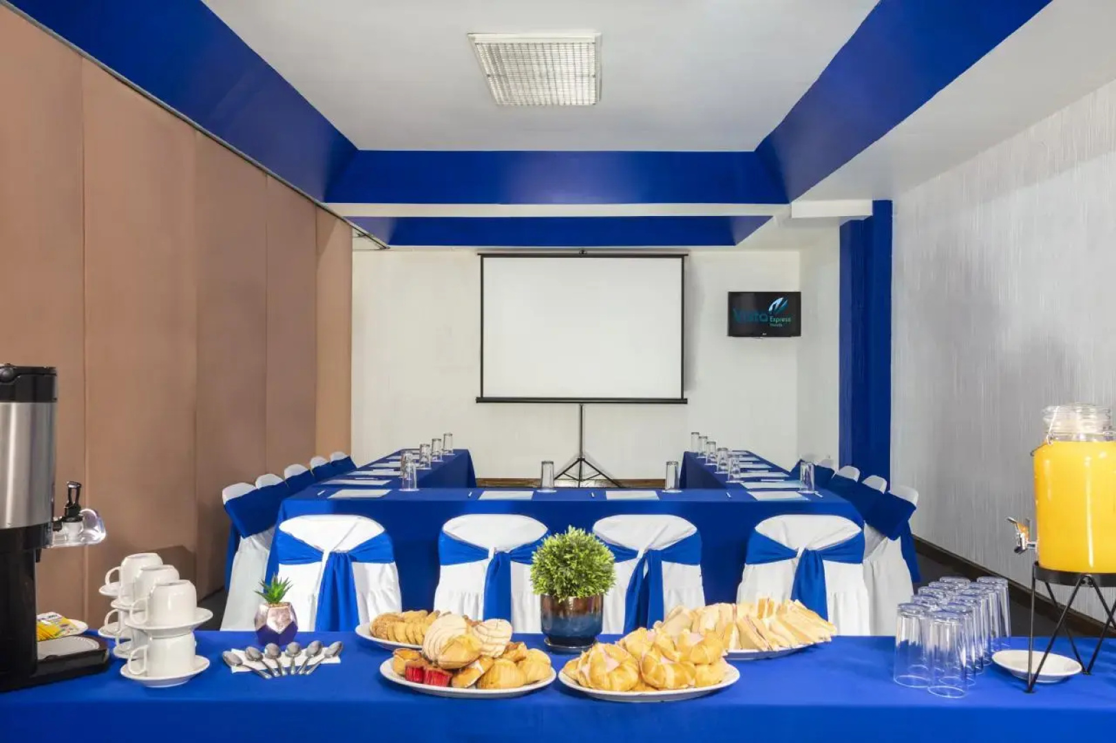 Hotel Vista Express Morelia By Arriva Hospitality Group
