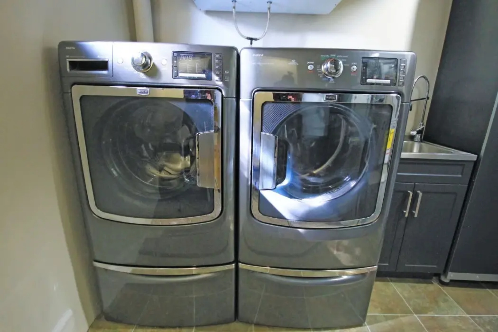 Mountain Views, Steps to BM Village, Hot Tub, BBQ.