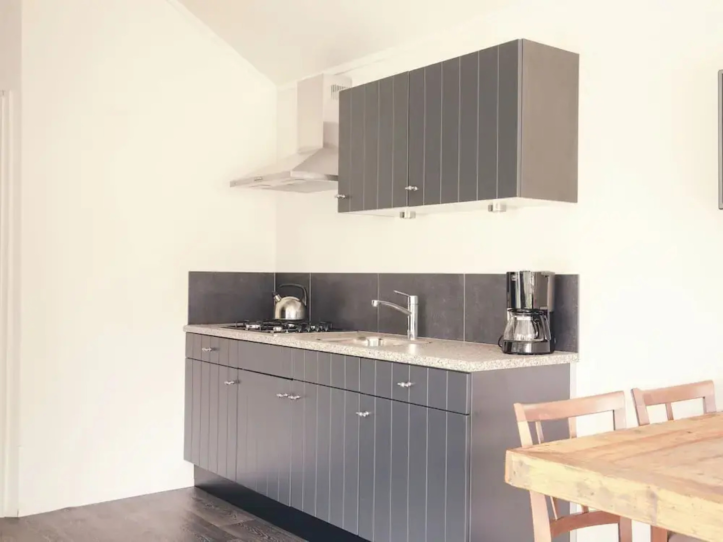 Beautiful Chalet in a Holiday Park by a Pond