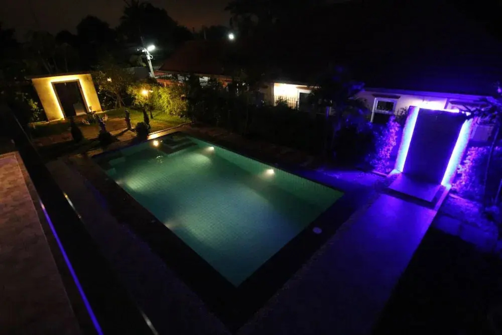 Cozy Garden Cottage Pool Villa