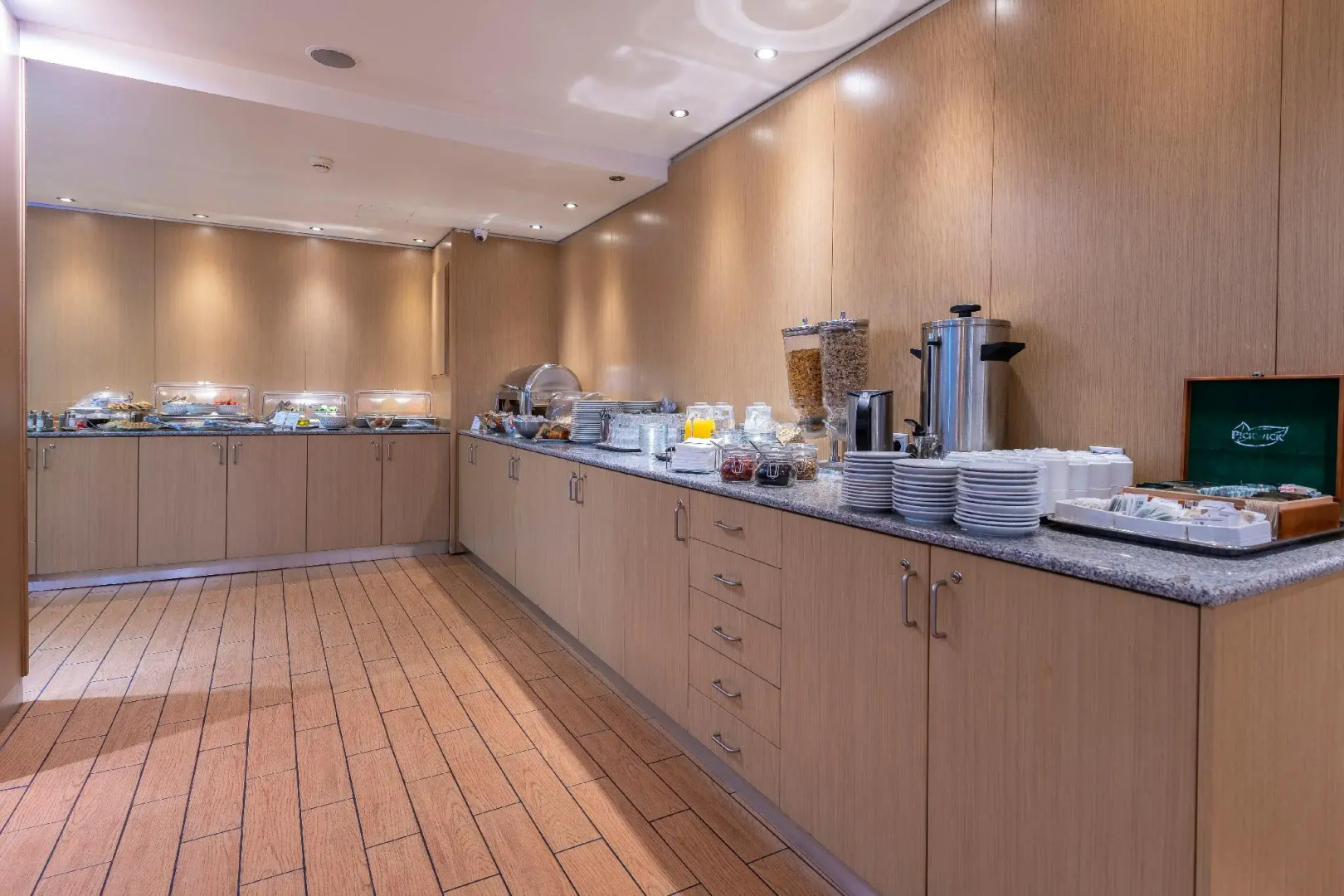 Parnon Hotel