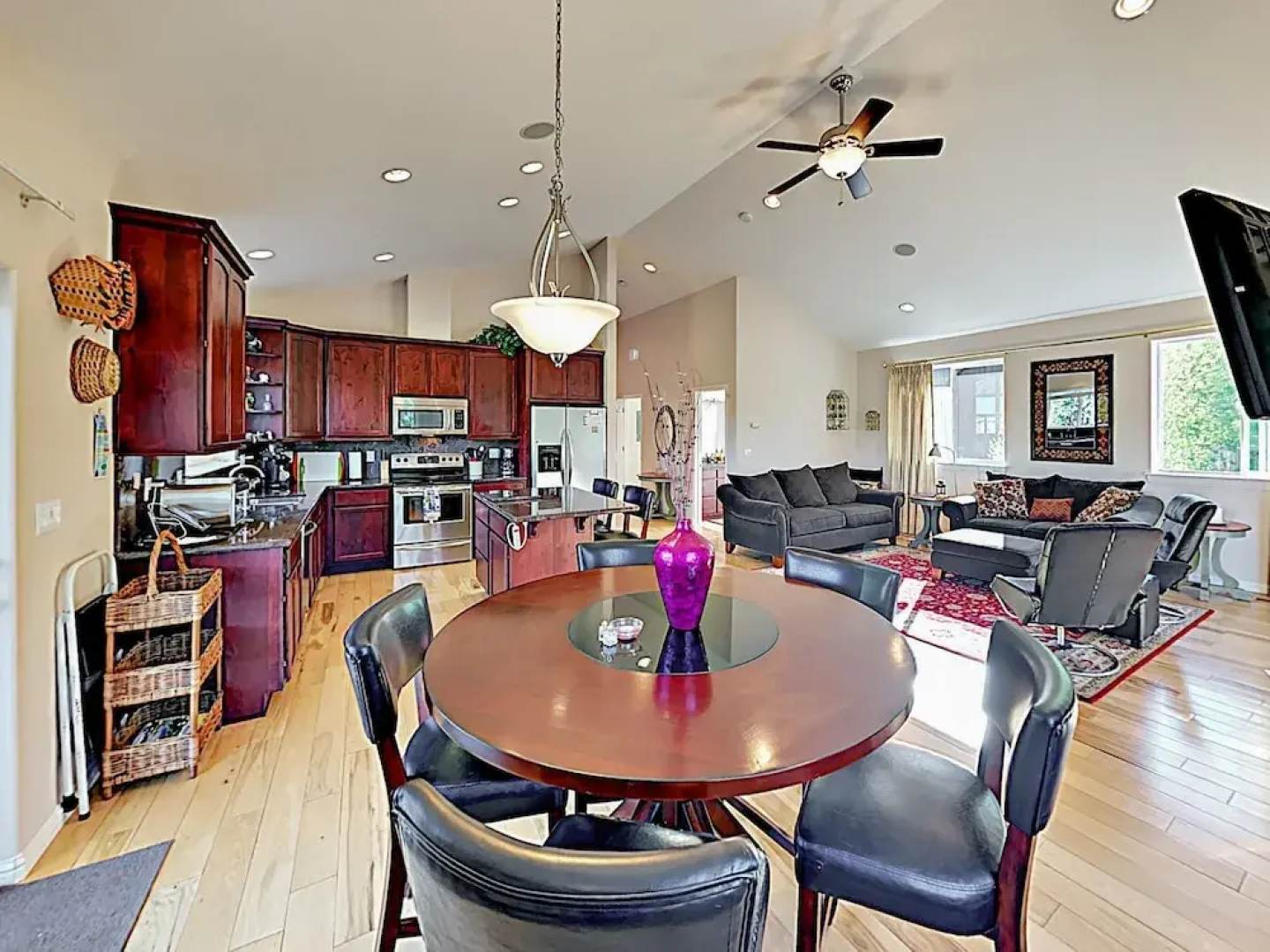 New Listing! Mountain-View Eden W/ Spacious Balcony Home