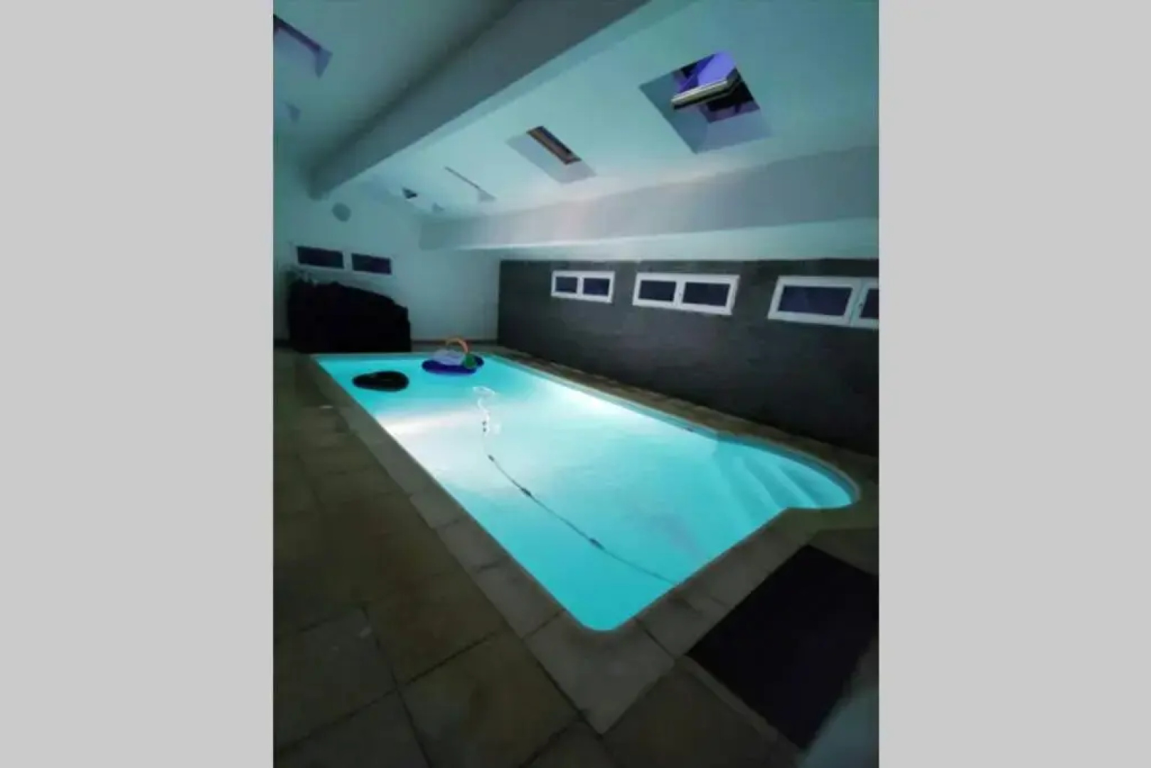 Villa Auxerre luxe Piscine Intérieure proche Paris sans Vis-à-vis