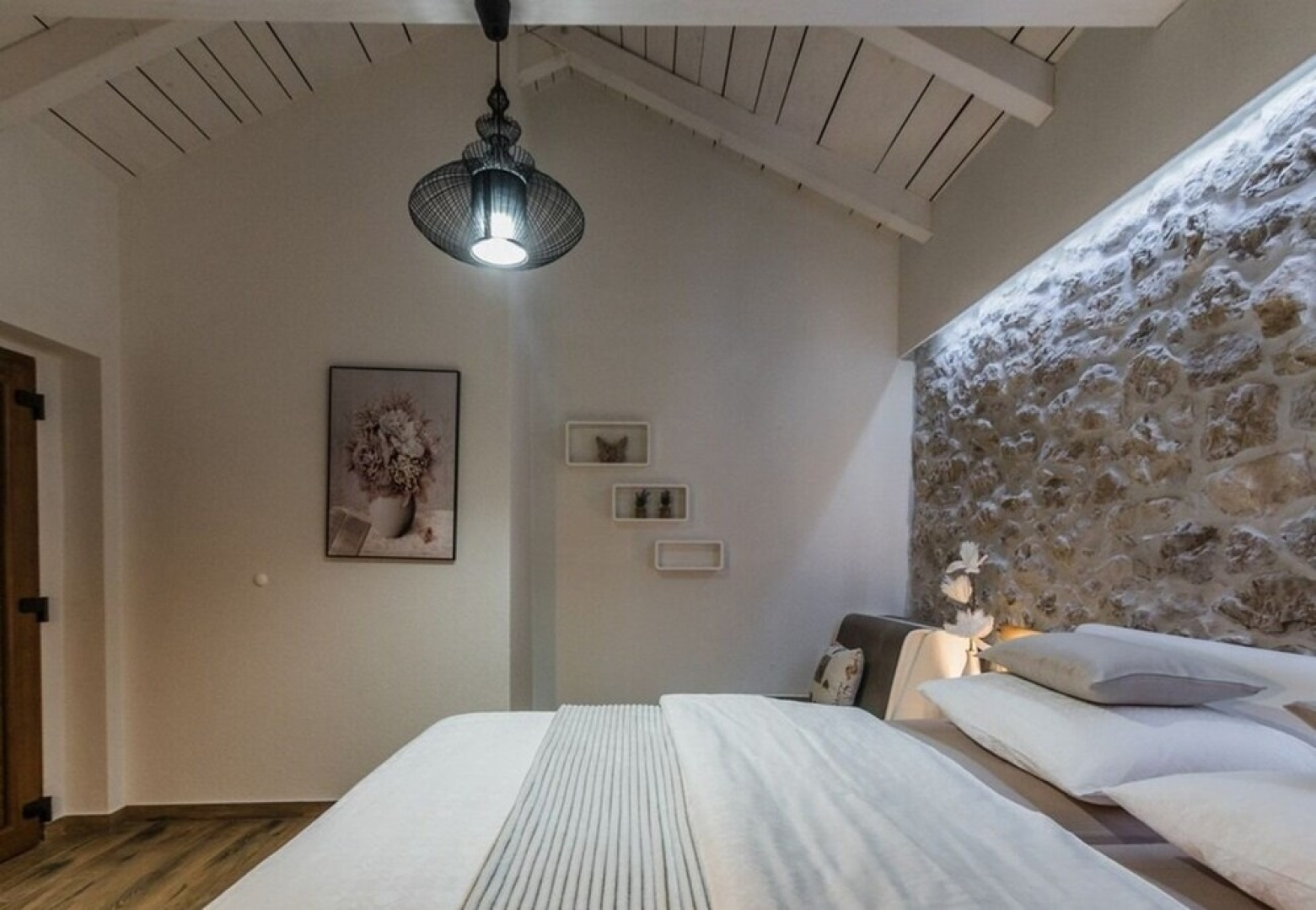 Leonarda - Luxury Stone House - H