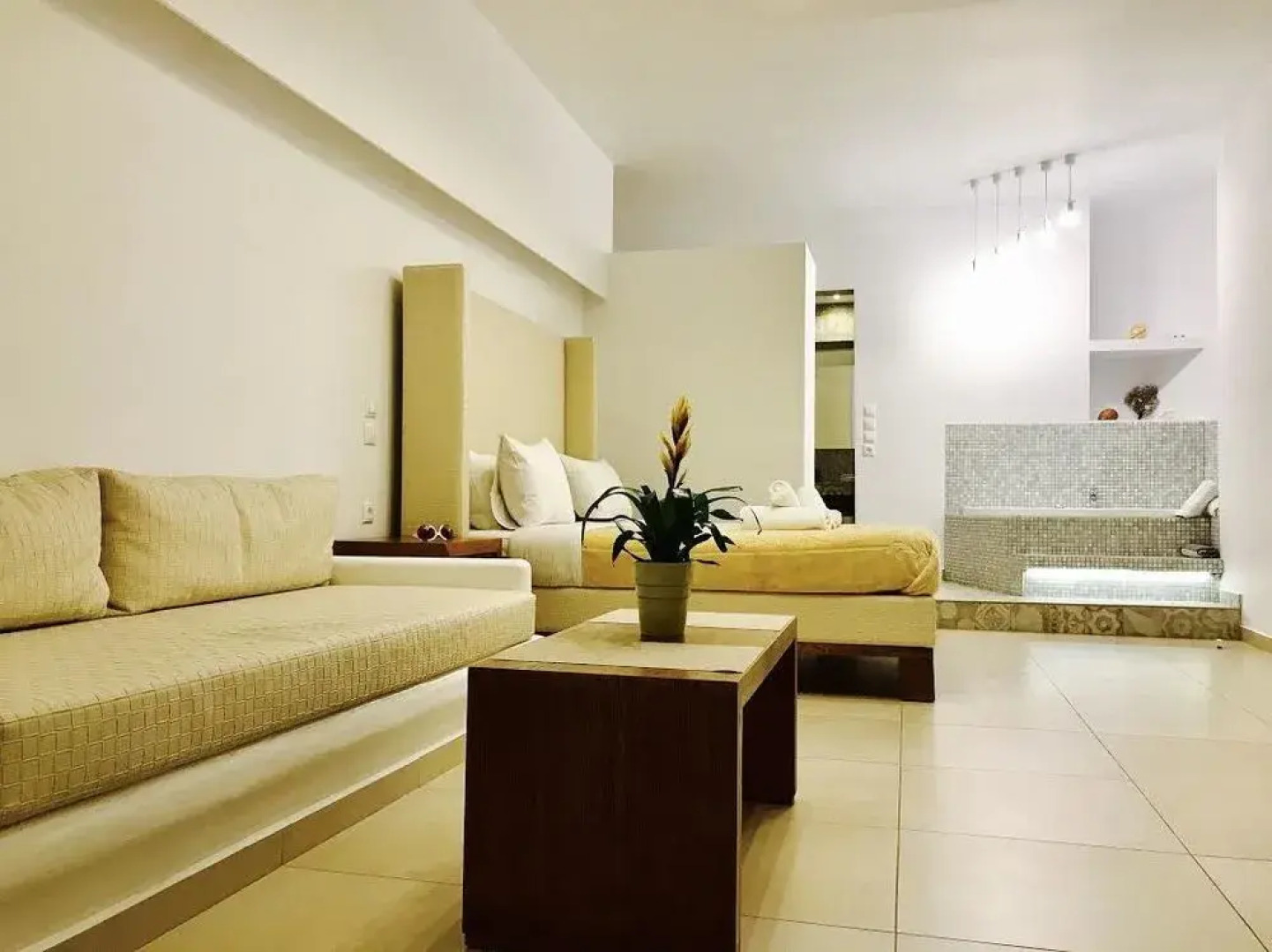 Queen Boutique Suites