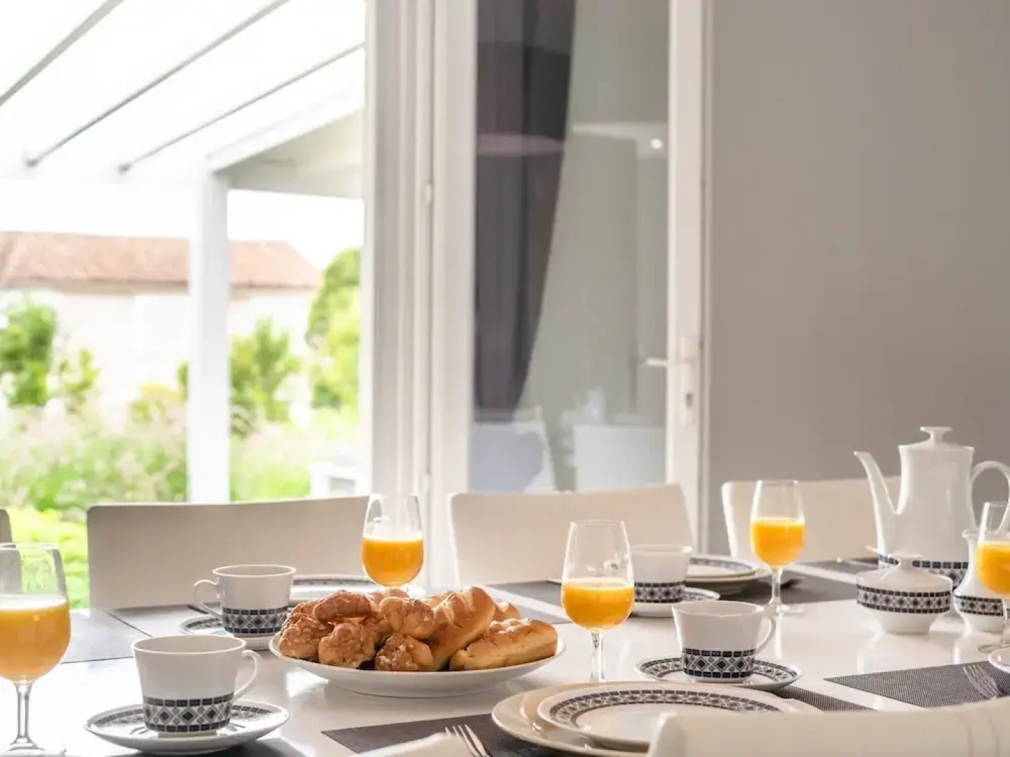 Villa w/ Palm Trees & Pool