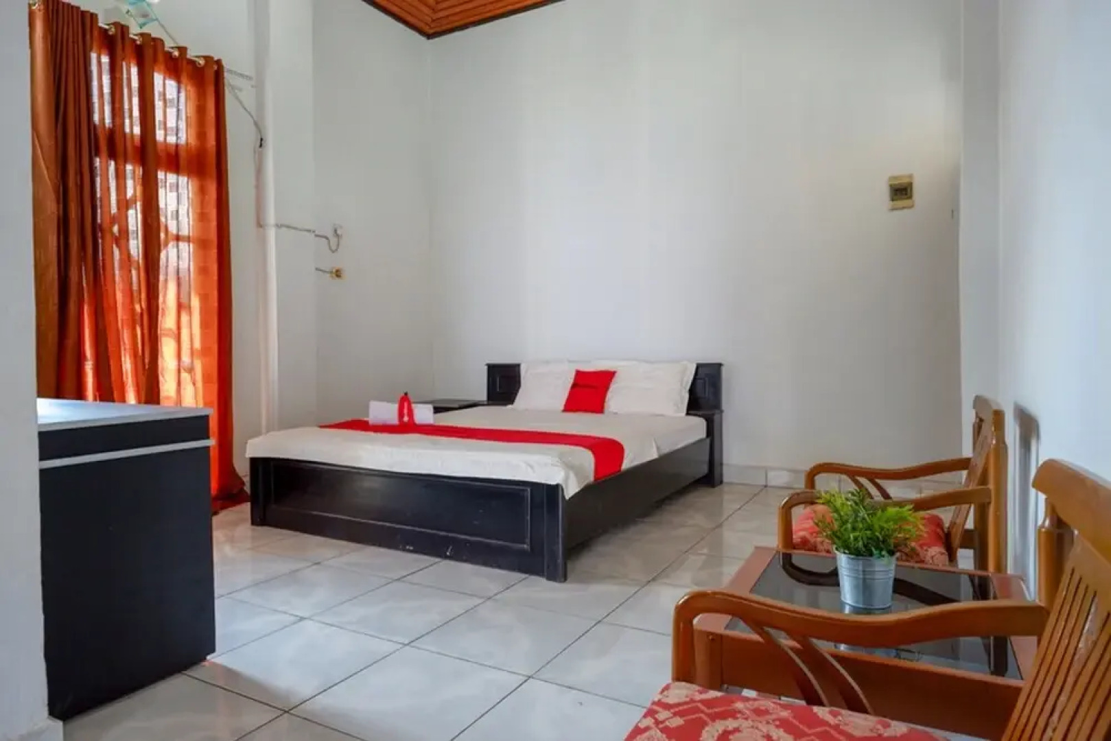 Hotel Horas Palopo by RedDoorz