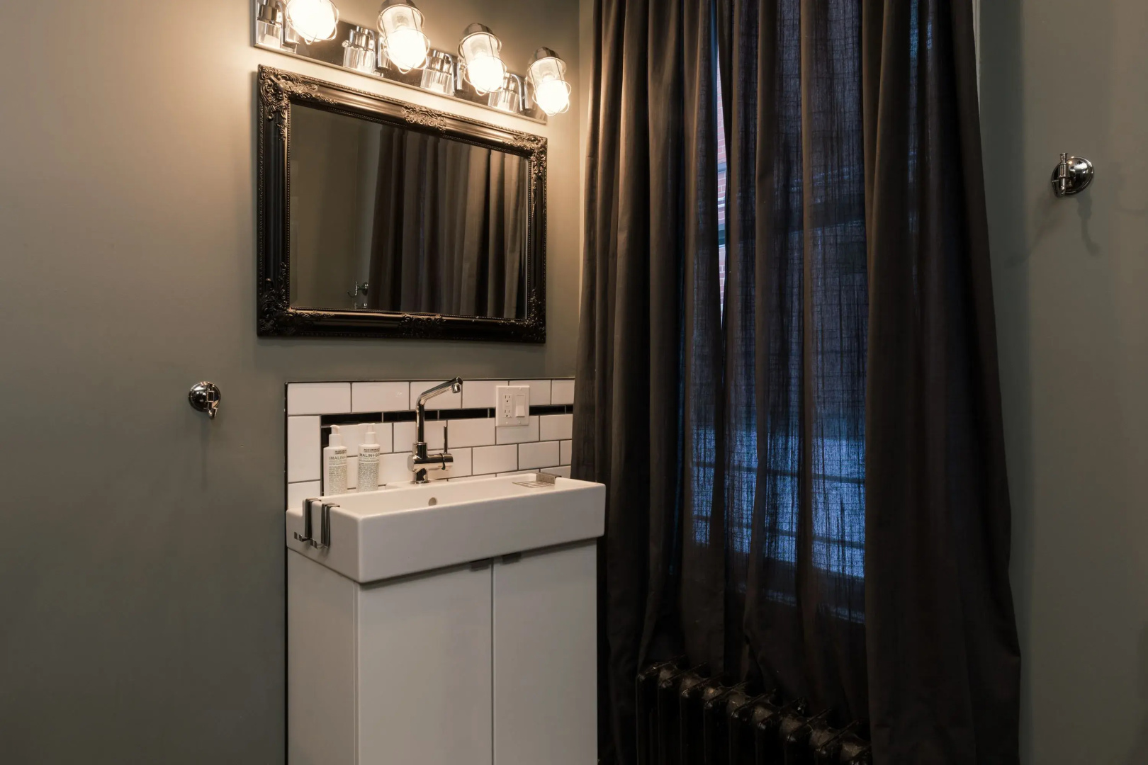 Crash Hotel Downtown Edmonton