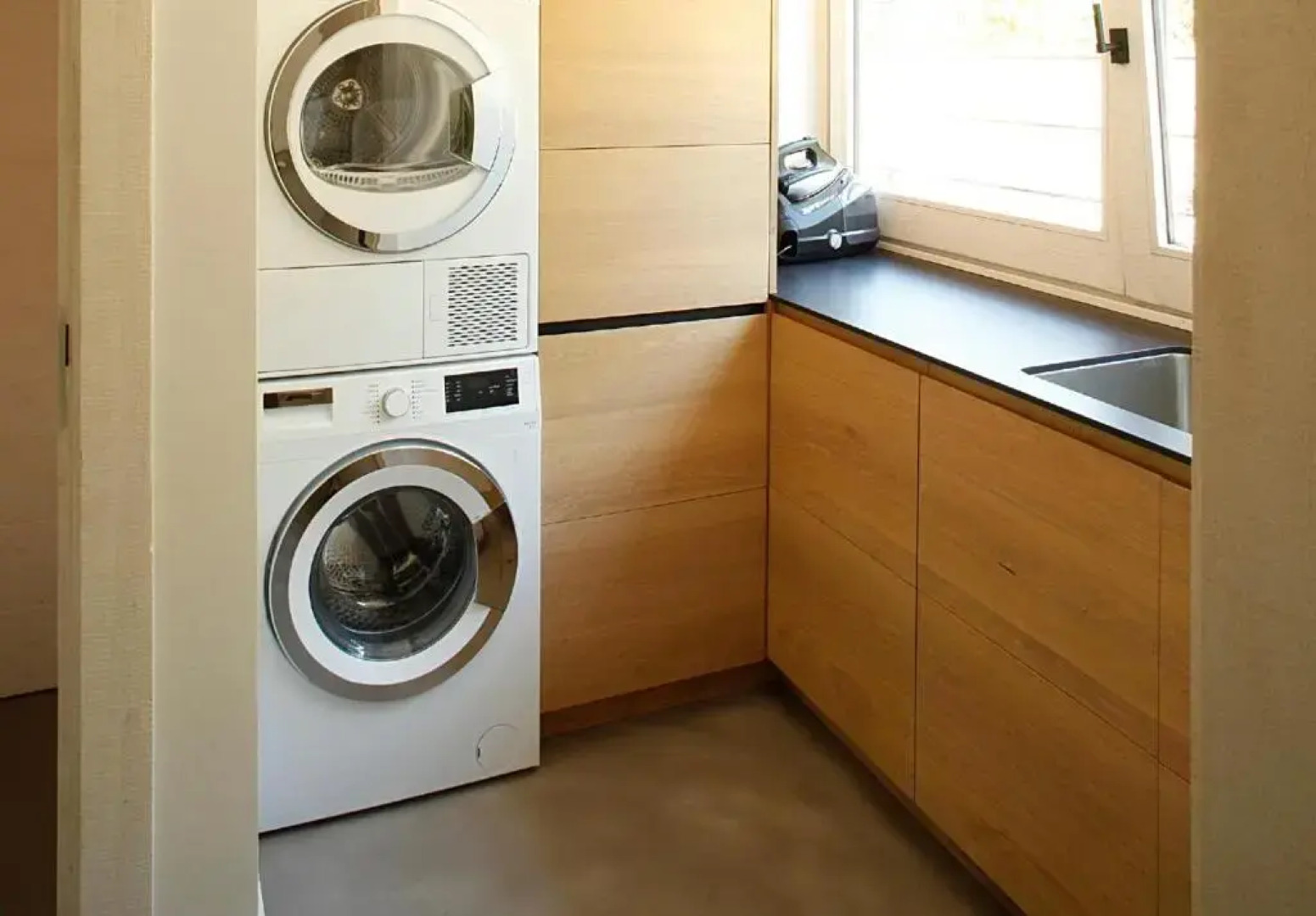 FridaysFlats, Beautiful Villa With Pool