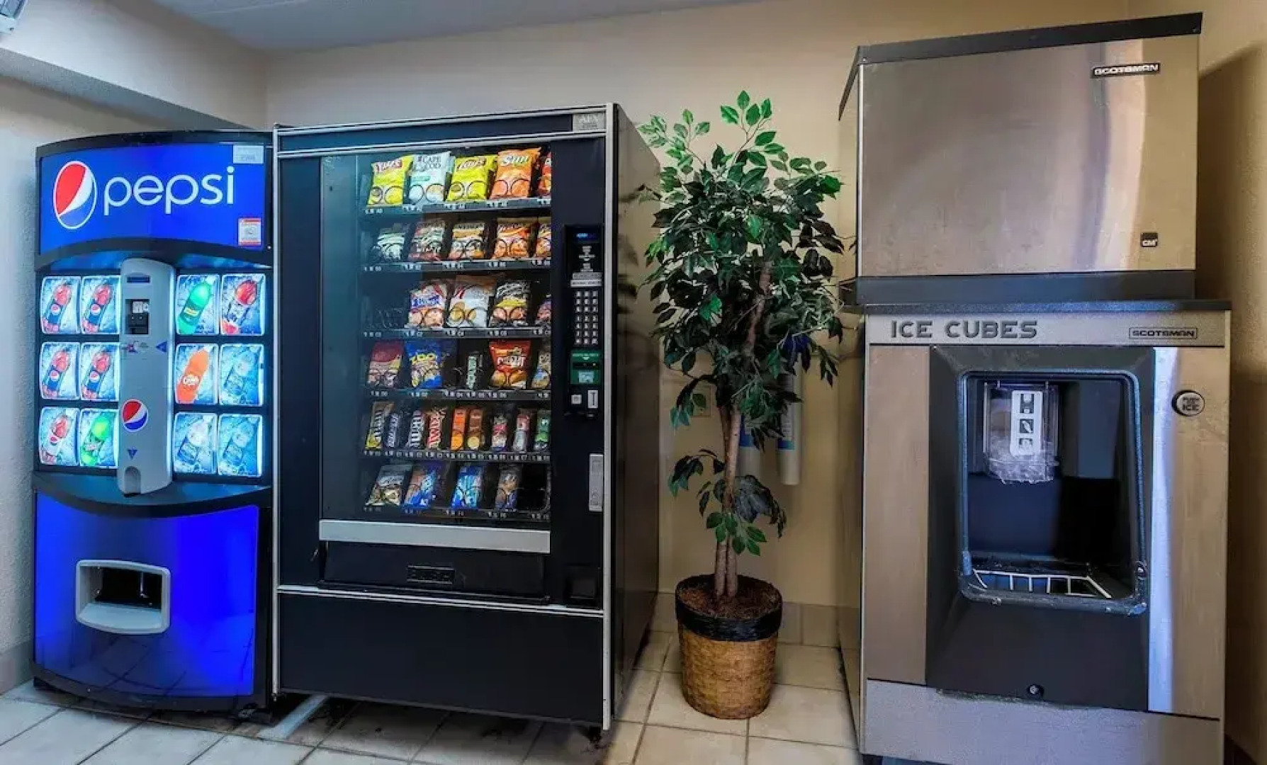 HomeTowne Studios By Red Roof Mystic - New London