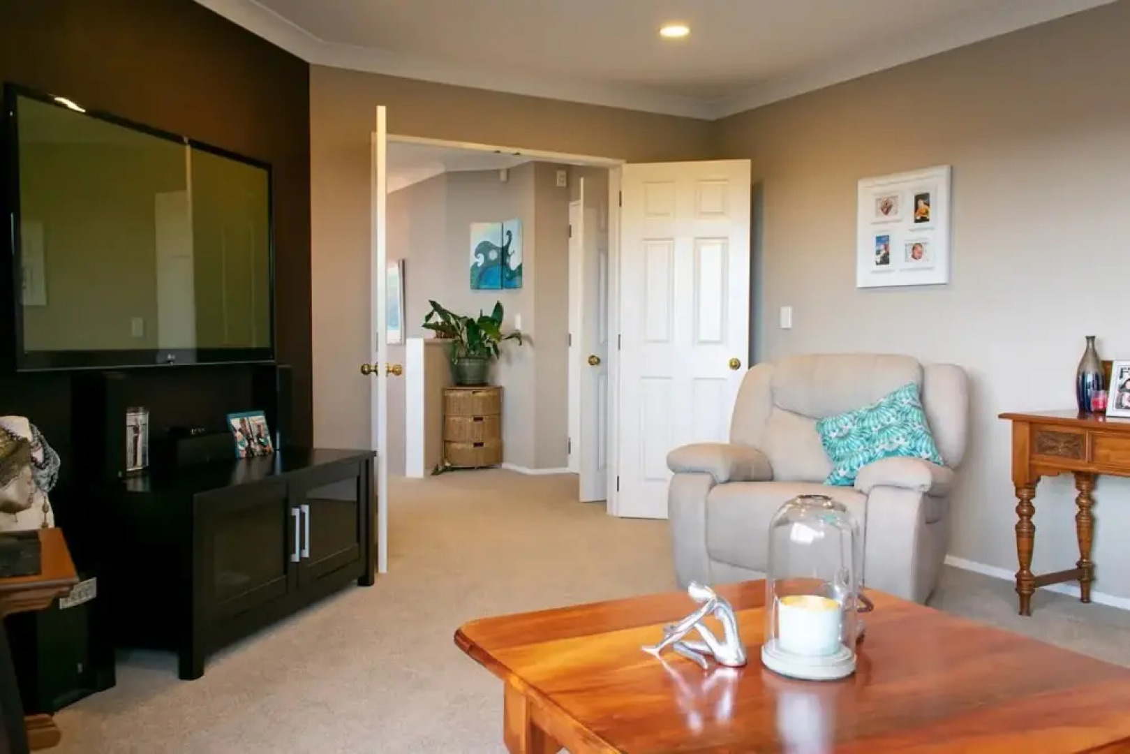 Grand 4 Bedroom Home With Balcony and Garden