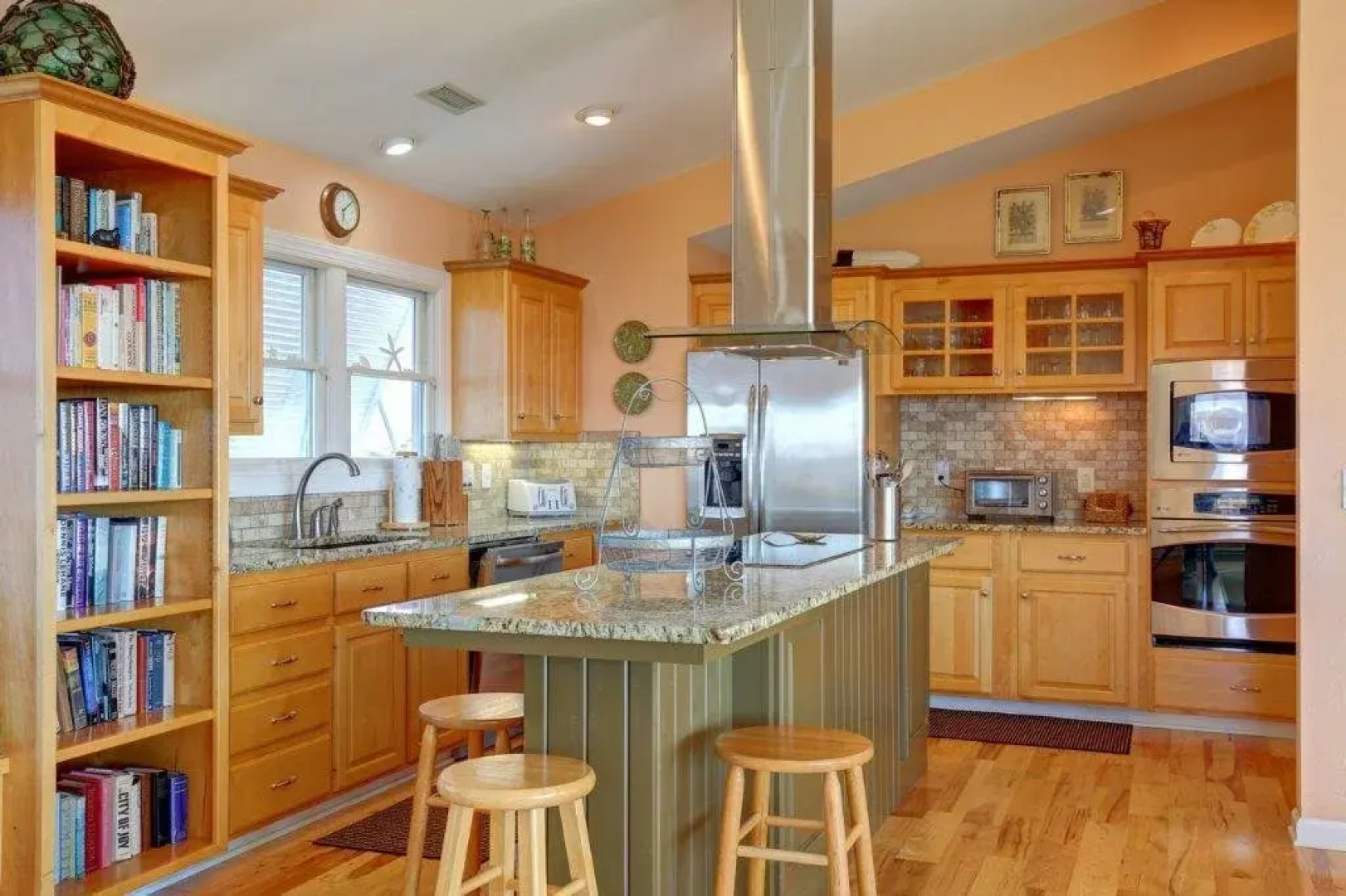 Stone's Throw - 5 Br Home