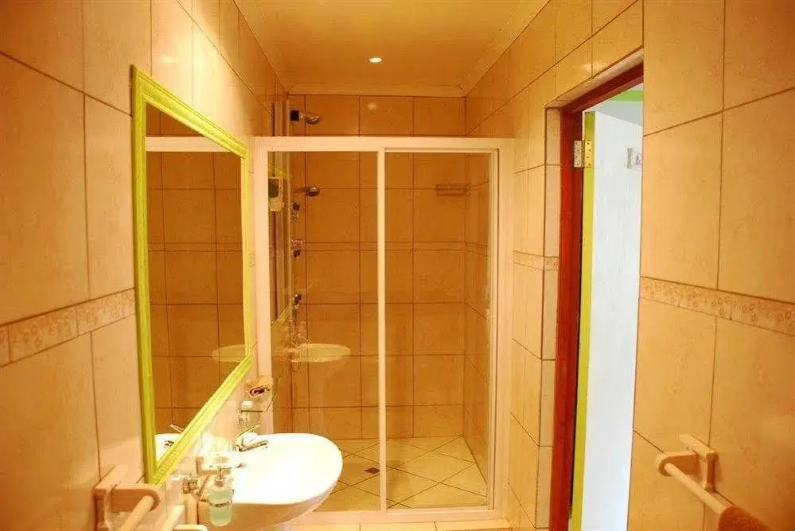 Jax Place Guest House