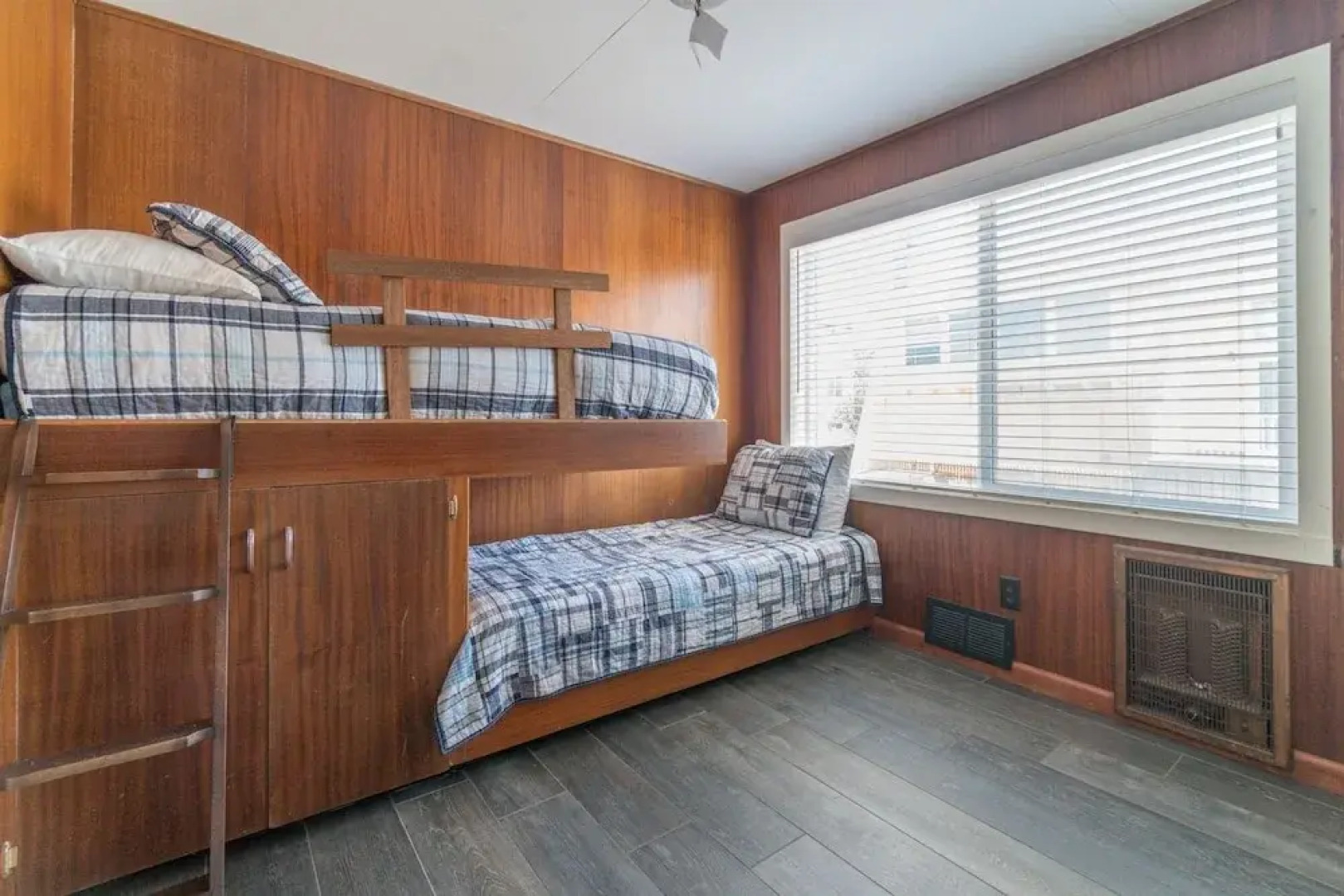 The Riptides 3 Br home by RedAwning