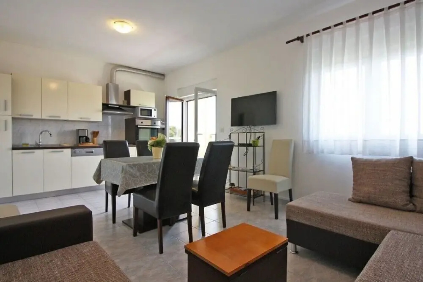 Two-bedroom apartment with sea view