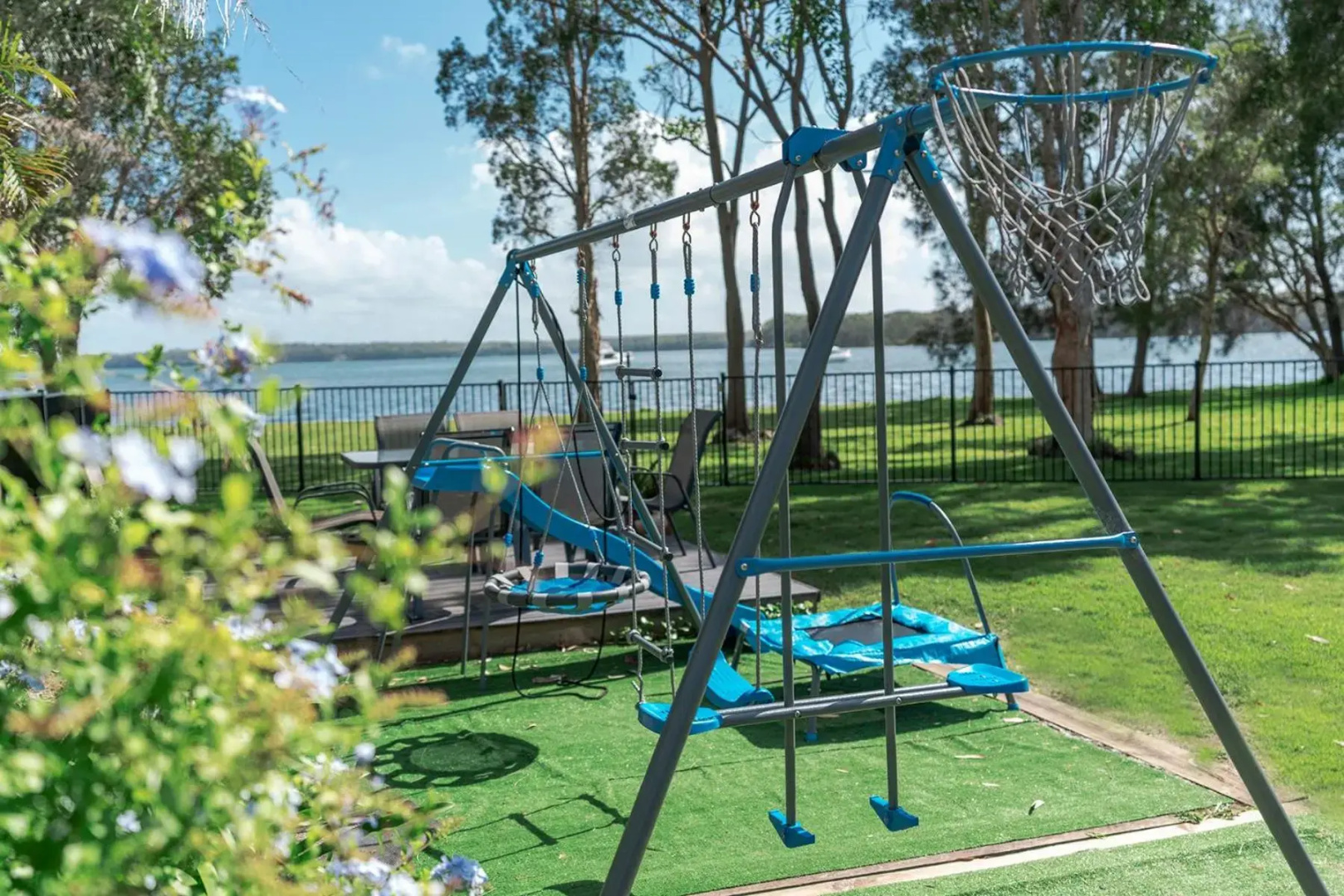 Getaway Lakefront Environmental House on Lake Macquarie with Water View