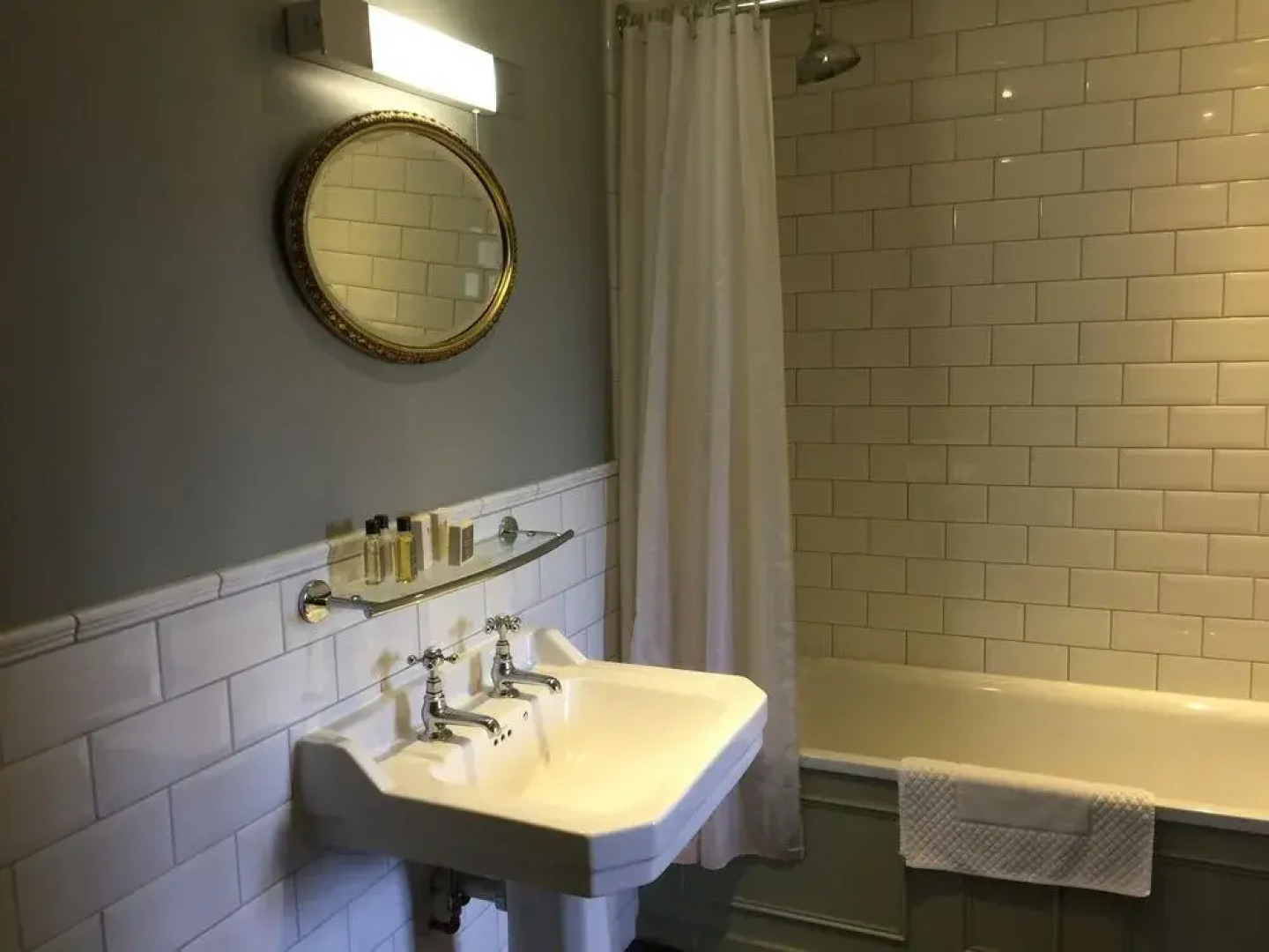 The Leicester Arms Hotel