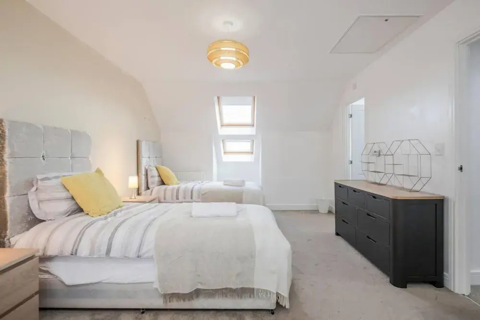 tms Cheerful 5bdr House! Thurrock! Free Parking!