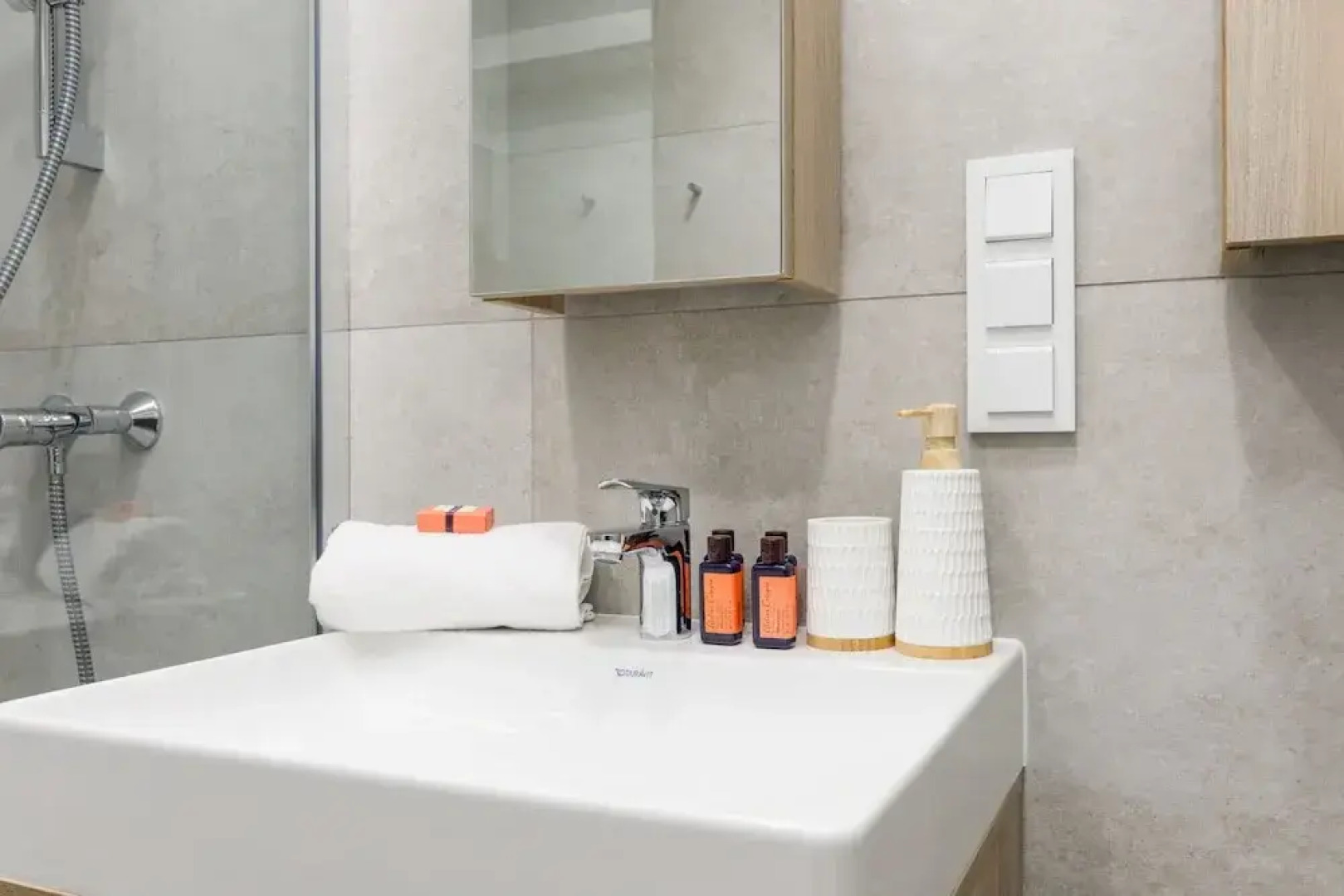 Shellter Apartment by Renters Prestige